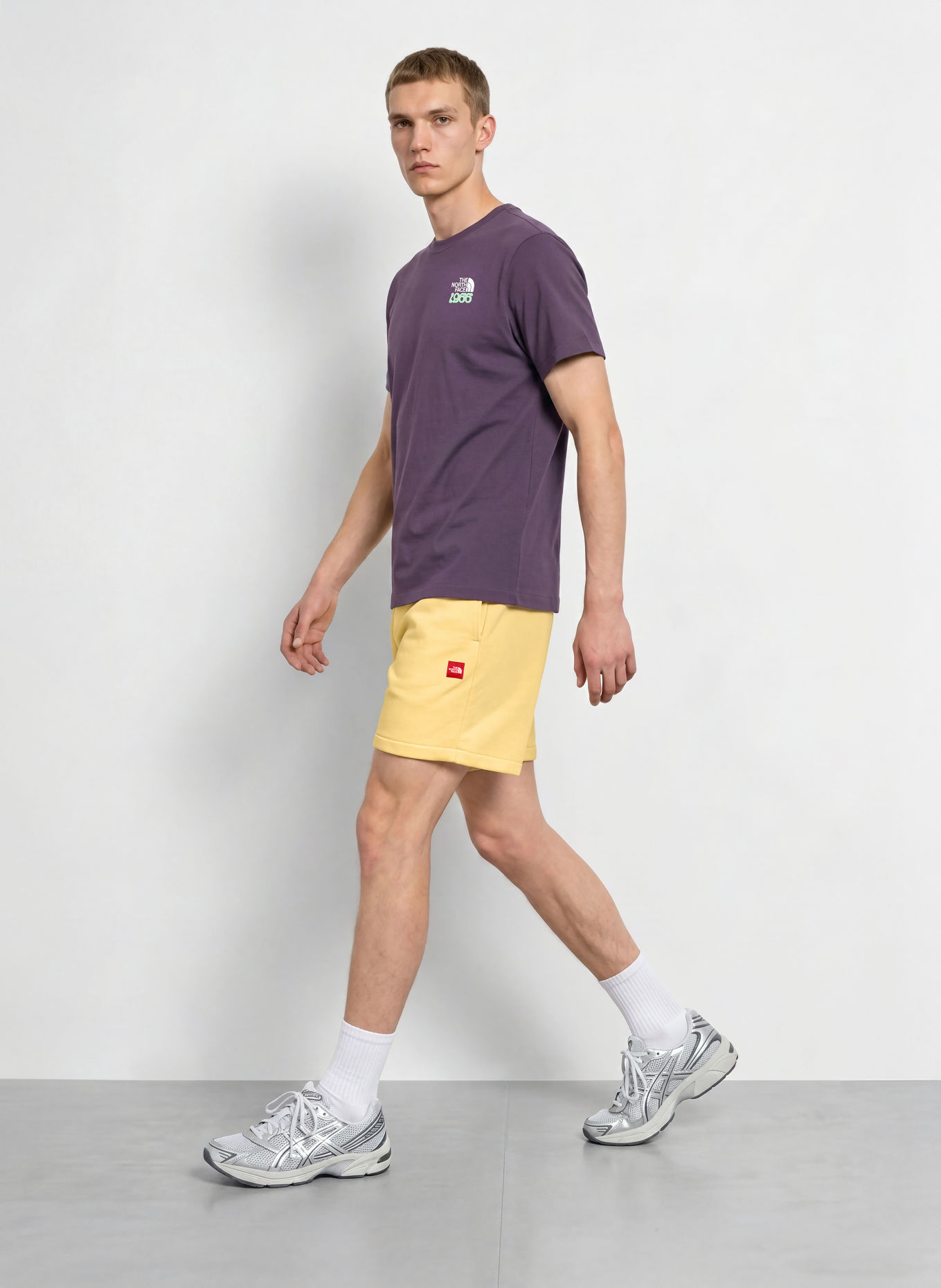 THE NORTH FACE Sweatshorts RED BOX: GELB