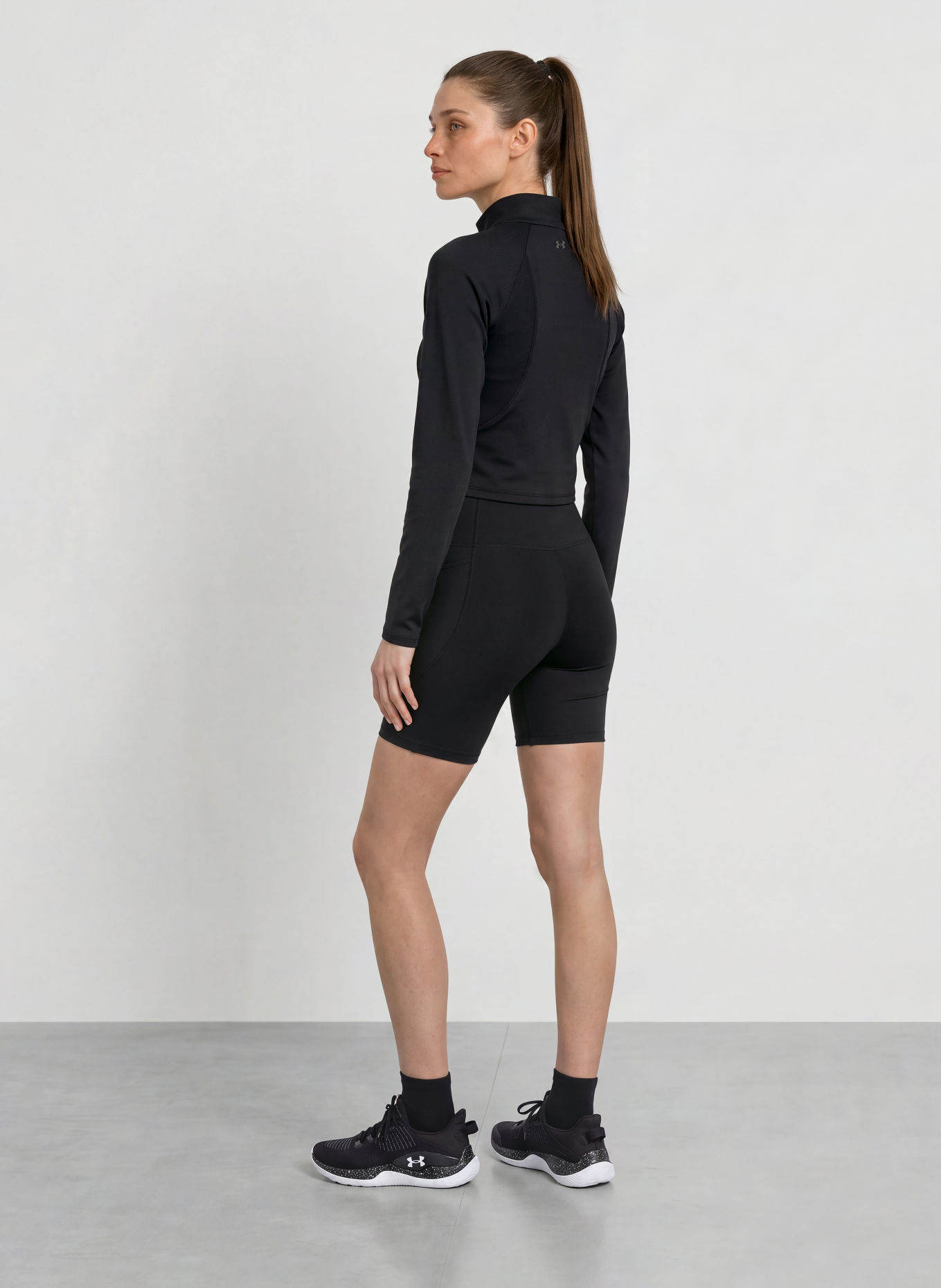 UNDER ARMOUR Cropped-Funktionsshirt UA MERIDIAN: SCHWARZ