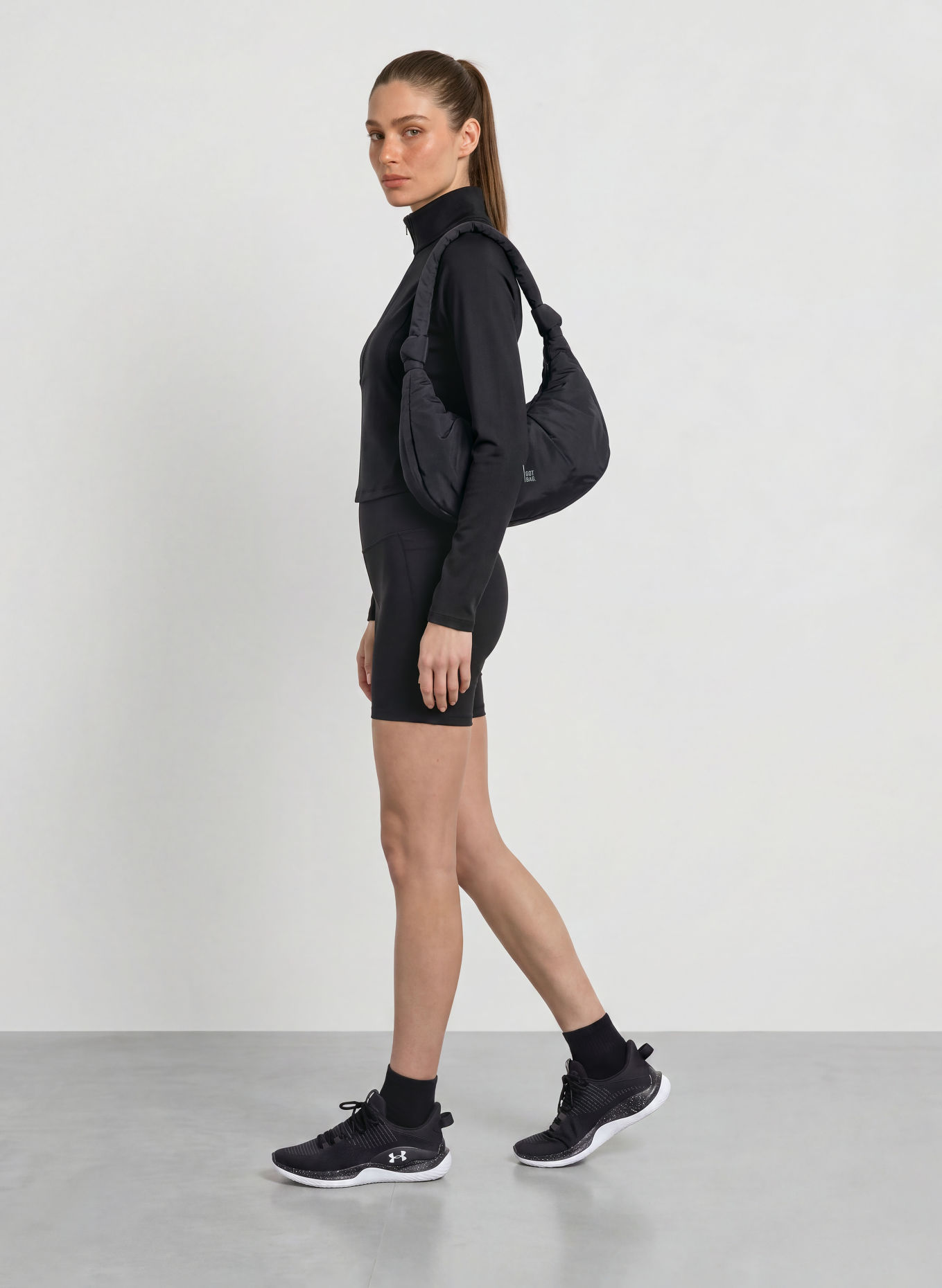 UNDER ARMOUR Cropped-Funktionsshirt UA MERIDIAN: SCHWARZ