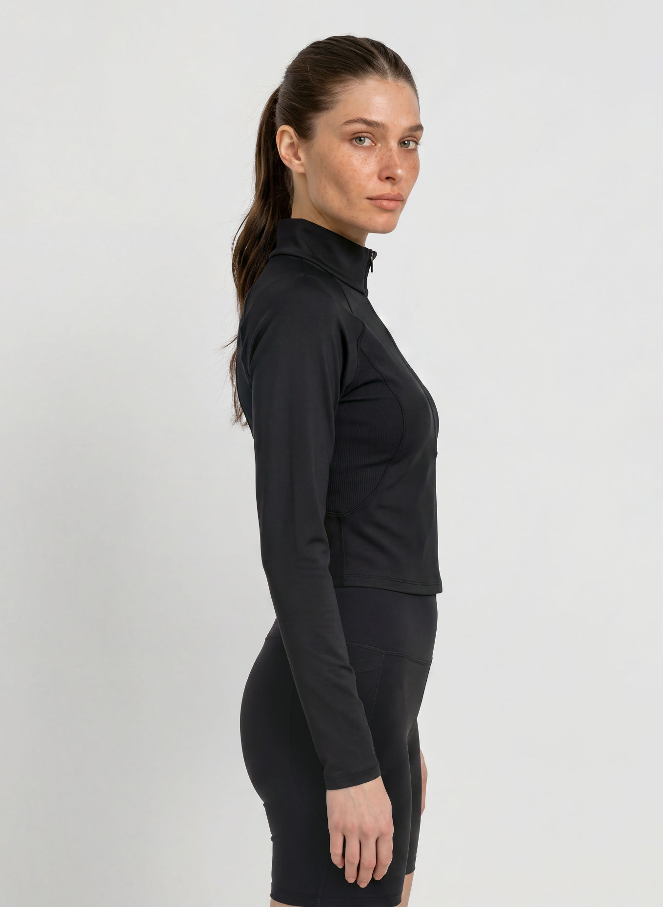 UNDER ARMOUR Cropped-Funktionsshirt UA MERIDIAN: SCHWARZ