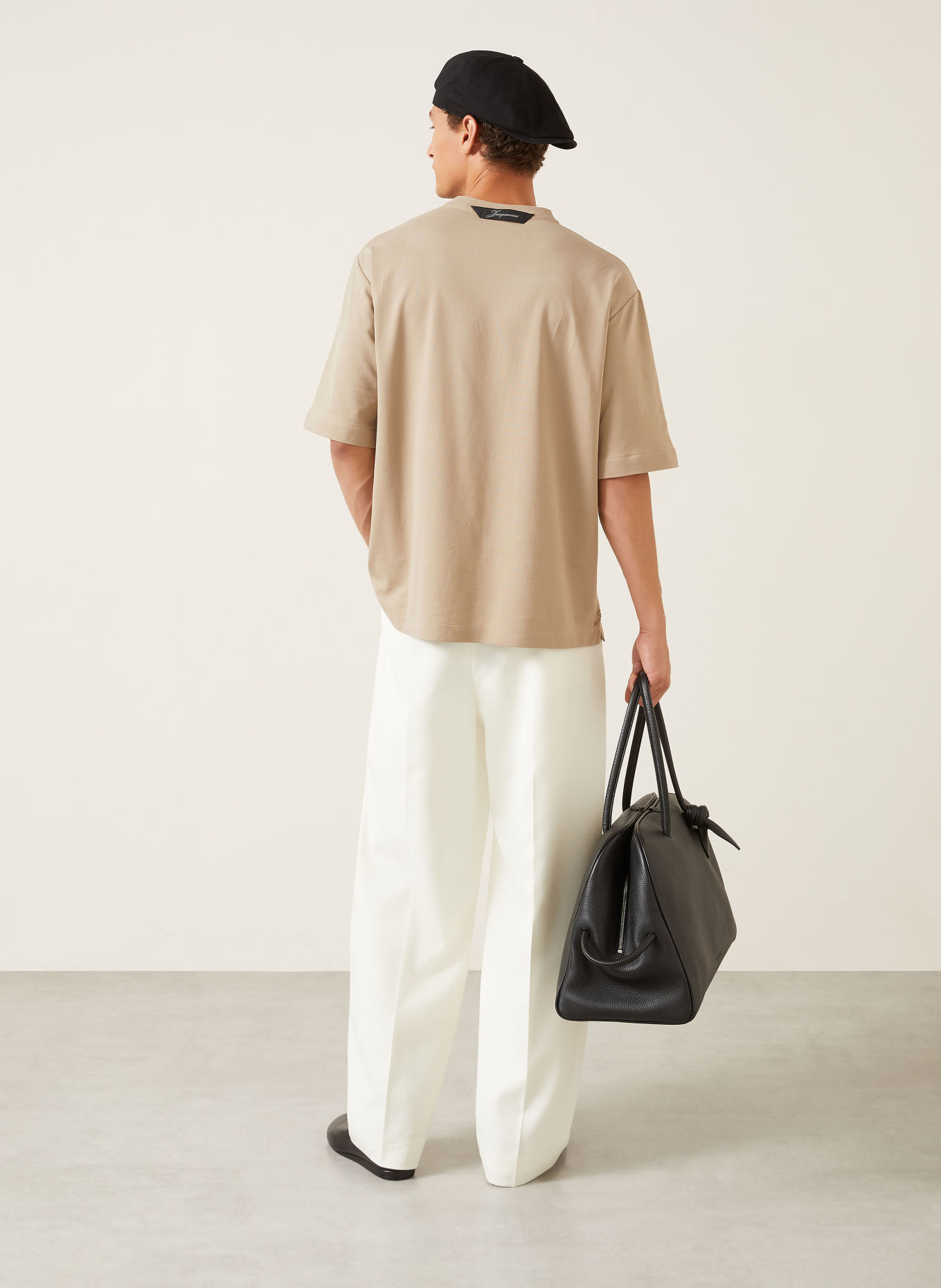 JACQUEMUS T-shirt LE TSHIRT ROND CARRE: BEIGE / BLACK