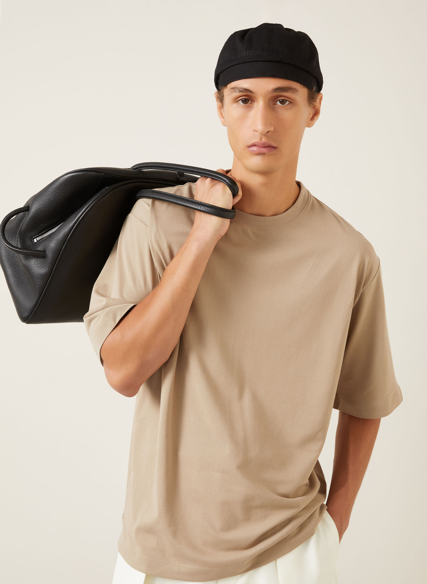 JACQUEMUS T-shirt LE TSHIRT ROND CARRE: BEIGE / BLACK