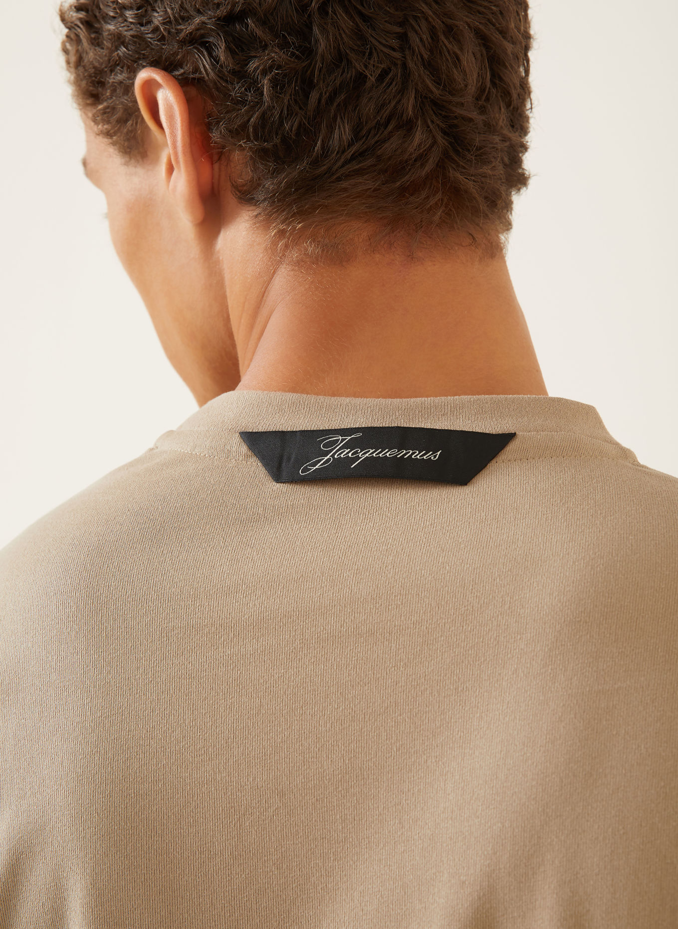 JACQUEMUS T-shirt LE TSHIRT ROND CARRE: BEIGE / BLACK