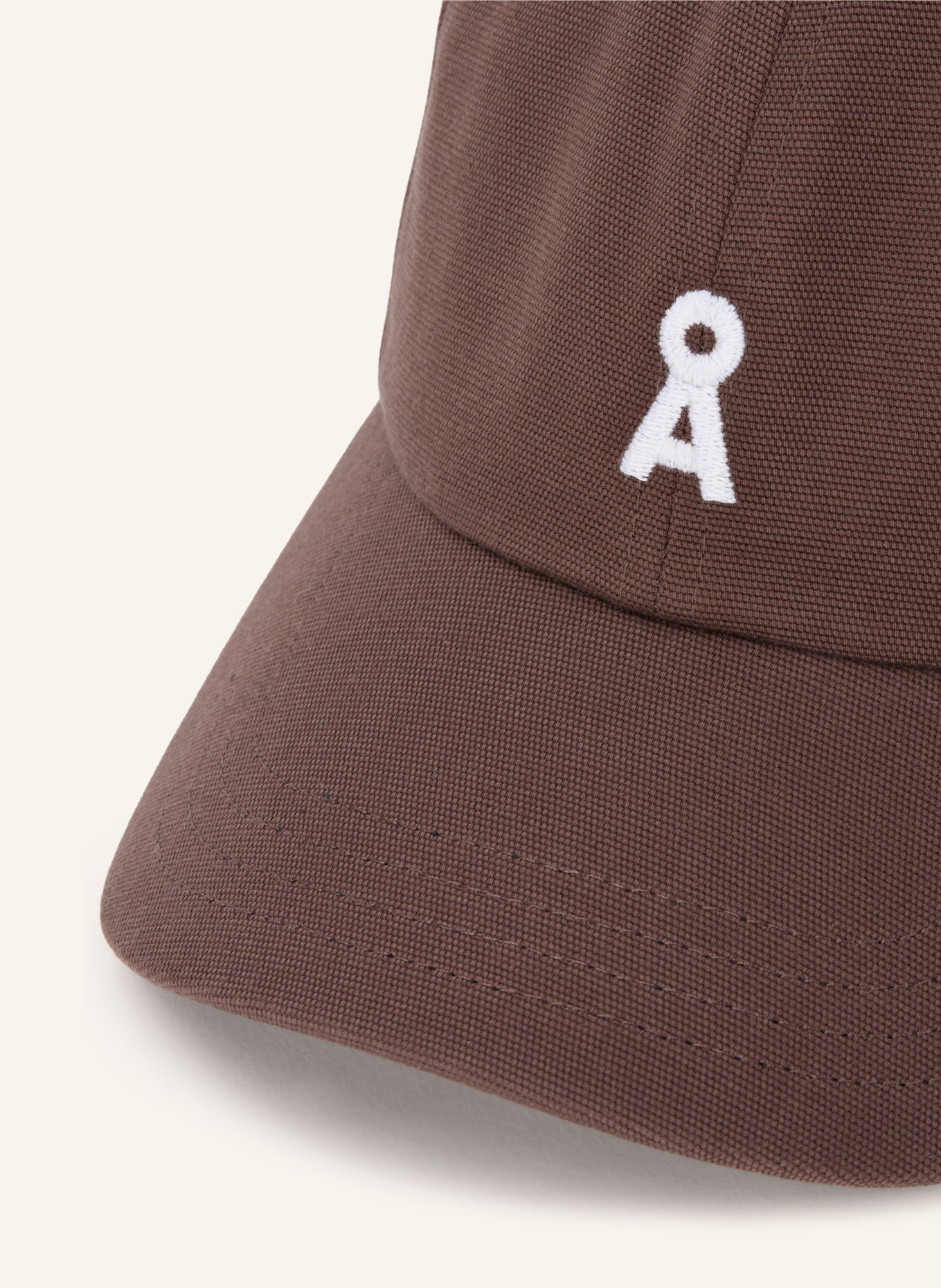 ARMEDANGELS Cap YENAAS BOLD: MØRKEBRUN