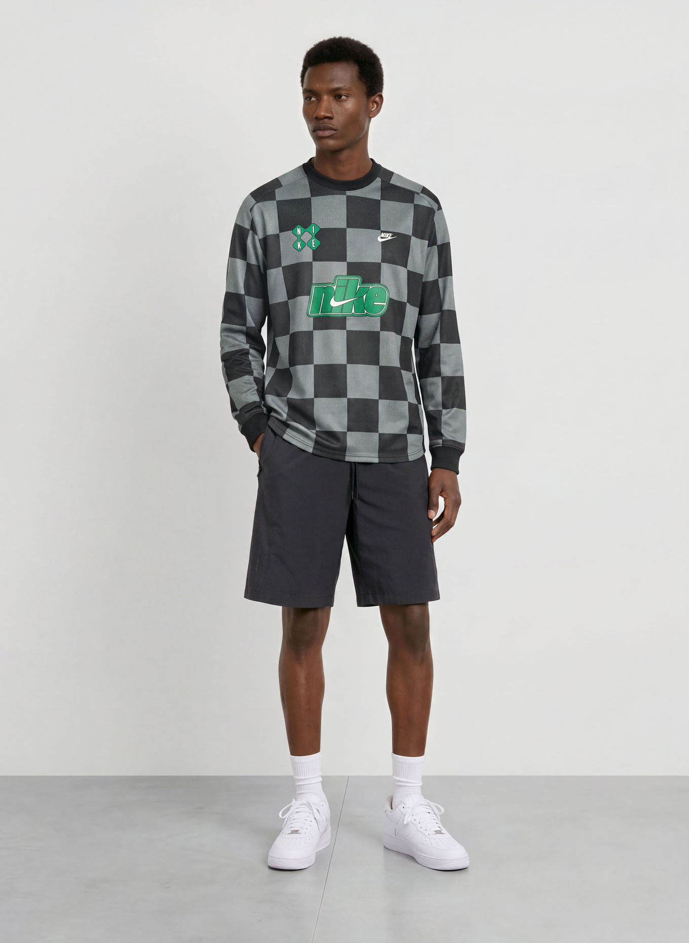 Nike Longsleeve SPORTSWEAR CLUB: DONKERGRIJS / GROEN / ZWART