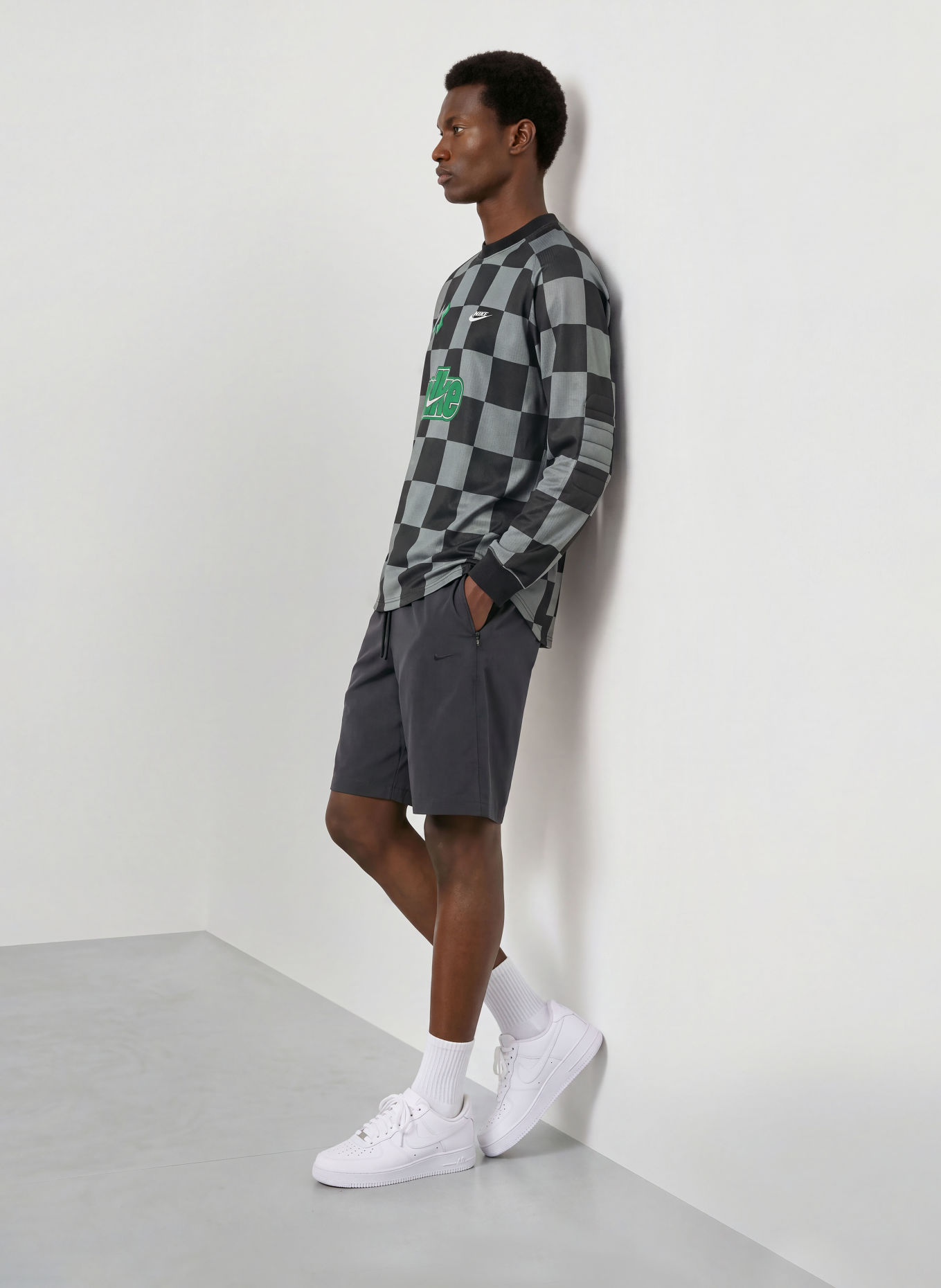 Nike Longsleeve SPORTSWEAR CLUB: DONKERGRIJS / GROEN / ZWART
