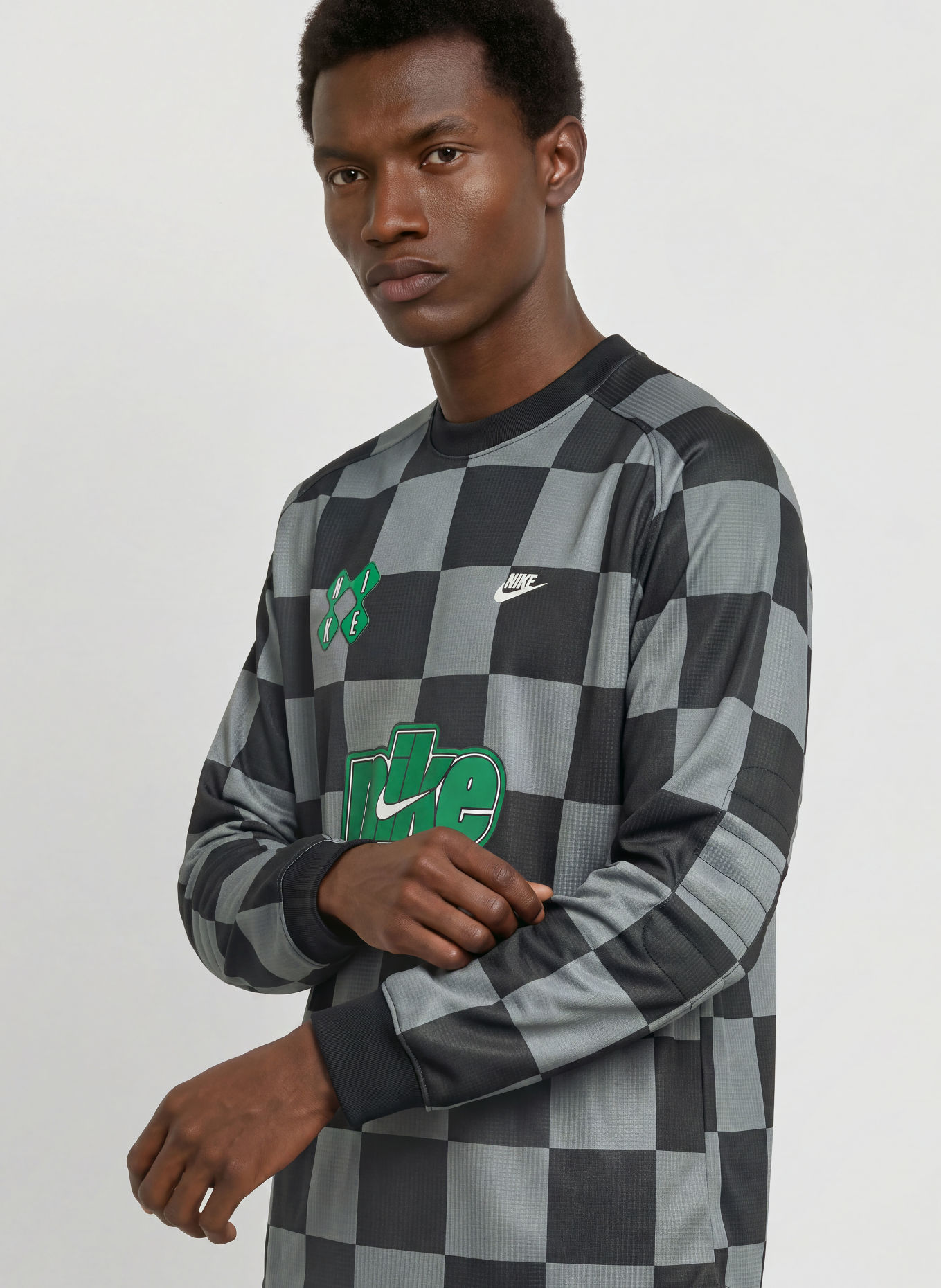 Nike Longsleeve SPORTSWEAR CLUB: DONKERGRIJS / GROEN / ZWART