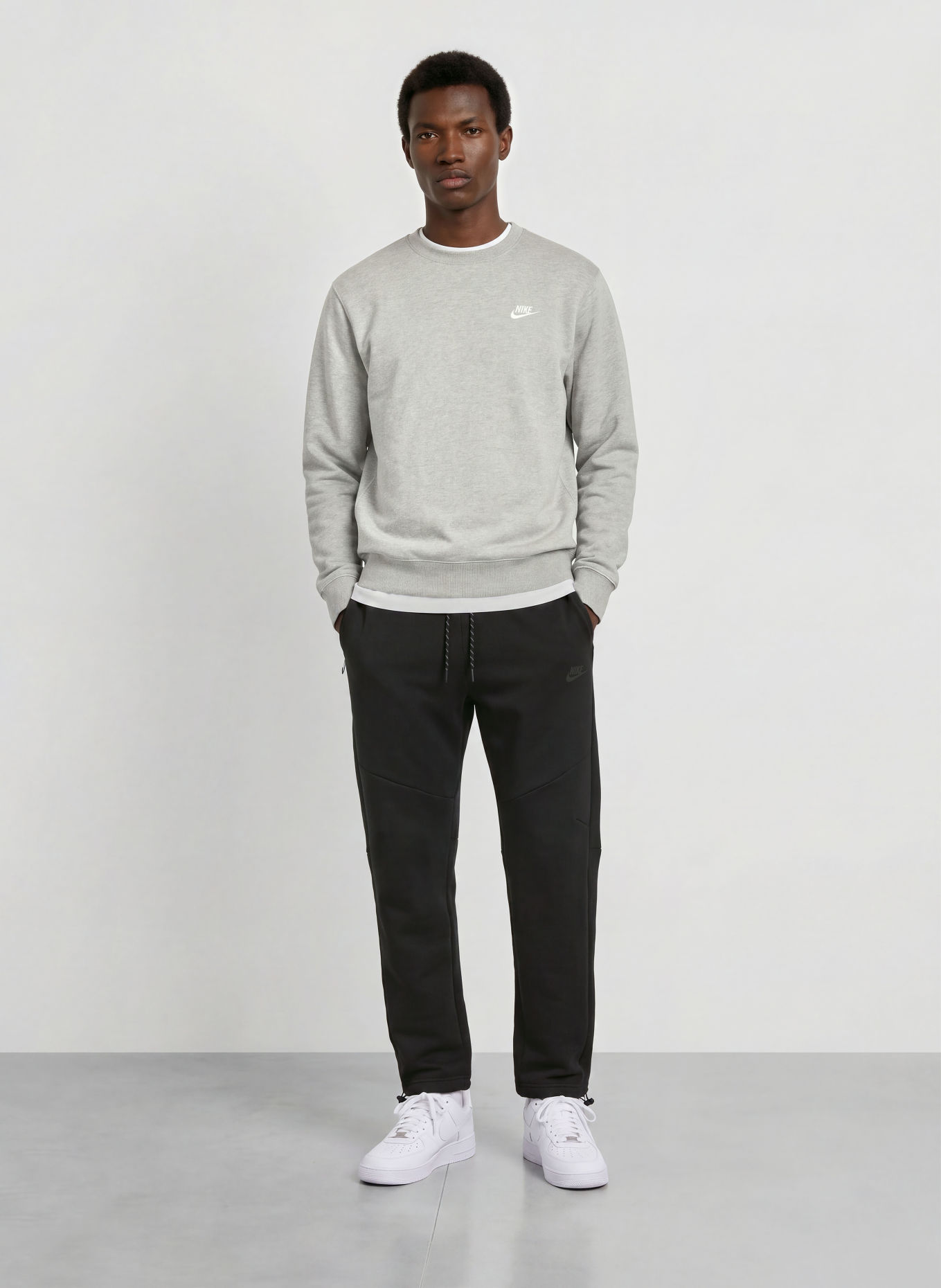 Nike Spodnie dresowe TECH: CZARNY