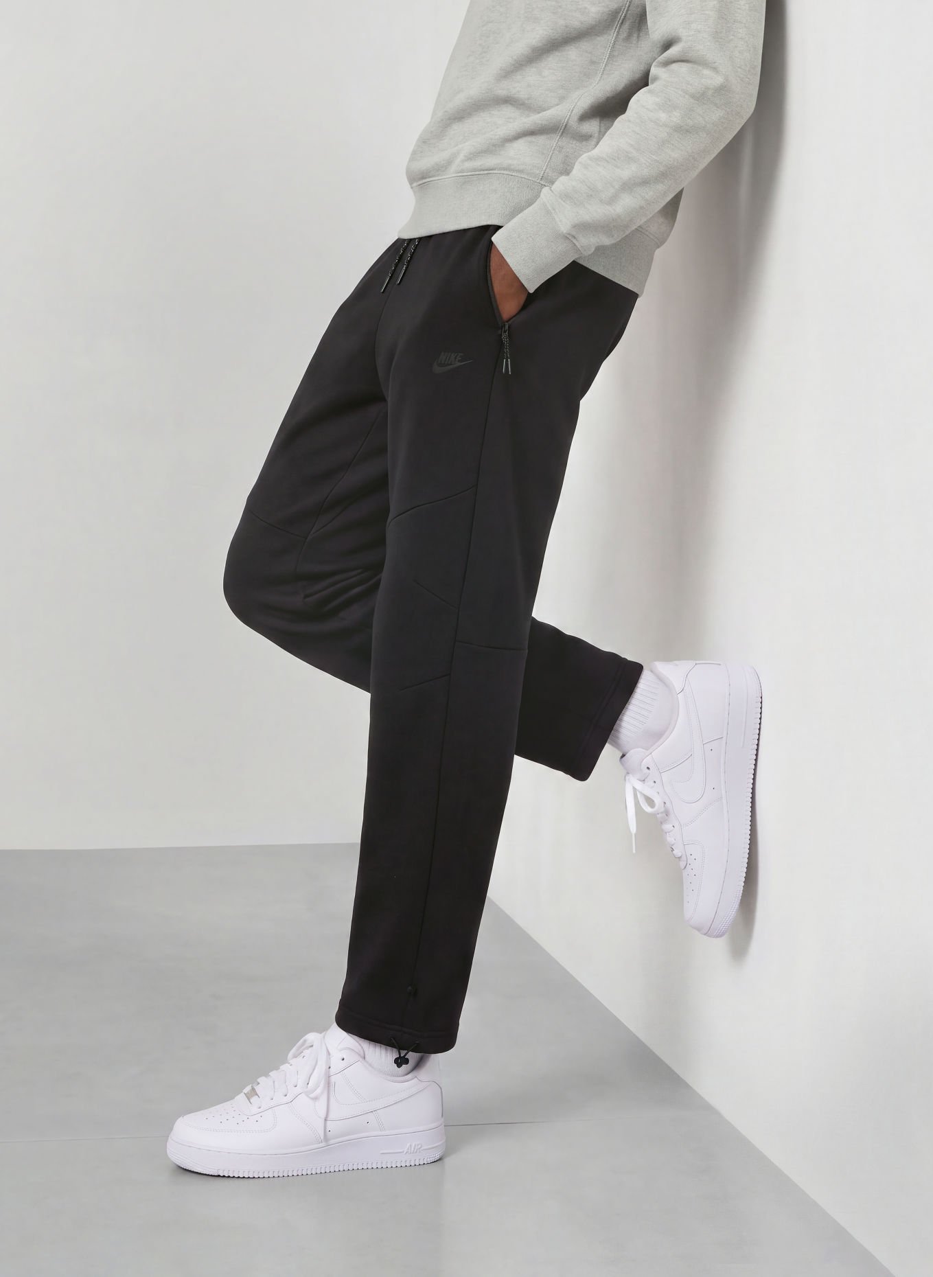 Nike Spodnie dresowe TECH: CZARNY