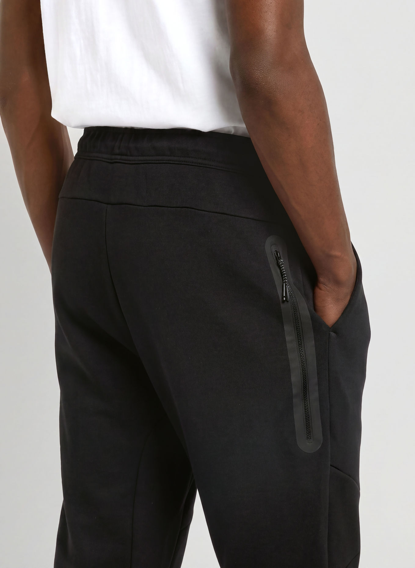 Nike Spodnie dresowe TECH: CZARNY