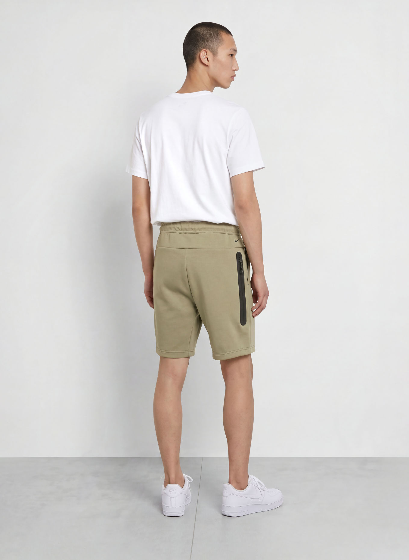 Nike Sweatshorts TECH: KHAKI