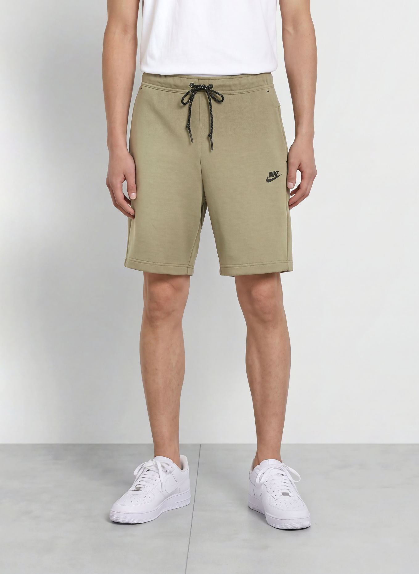 Nike Sweatshorts TECH: KHAKI