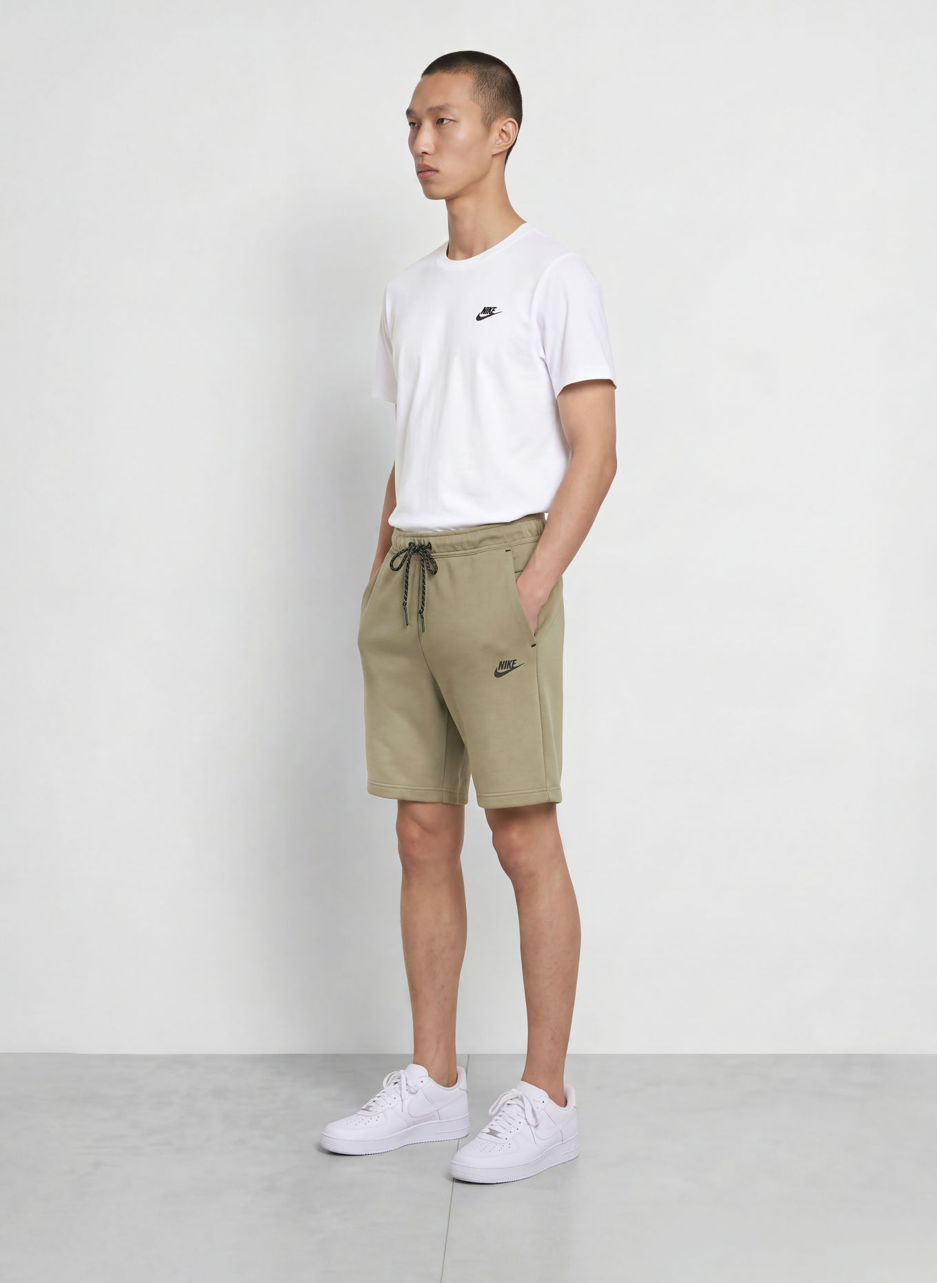 Nike Sweatshorts TECH: KHAKI