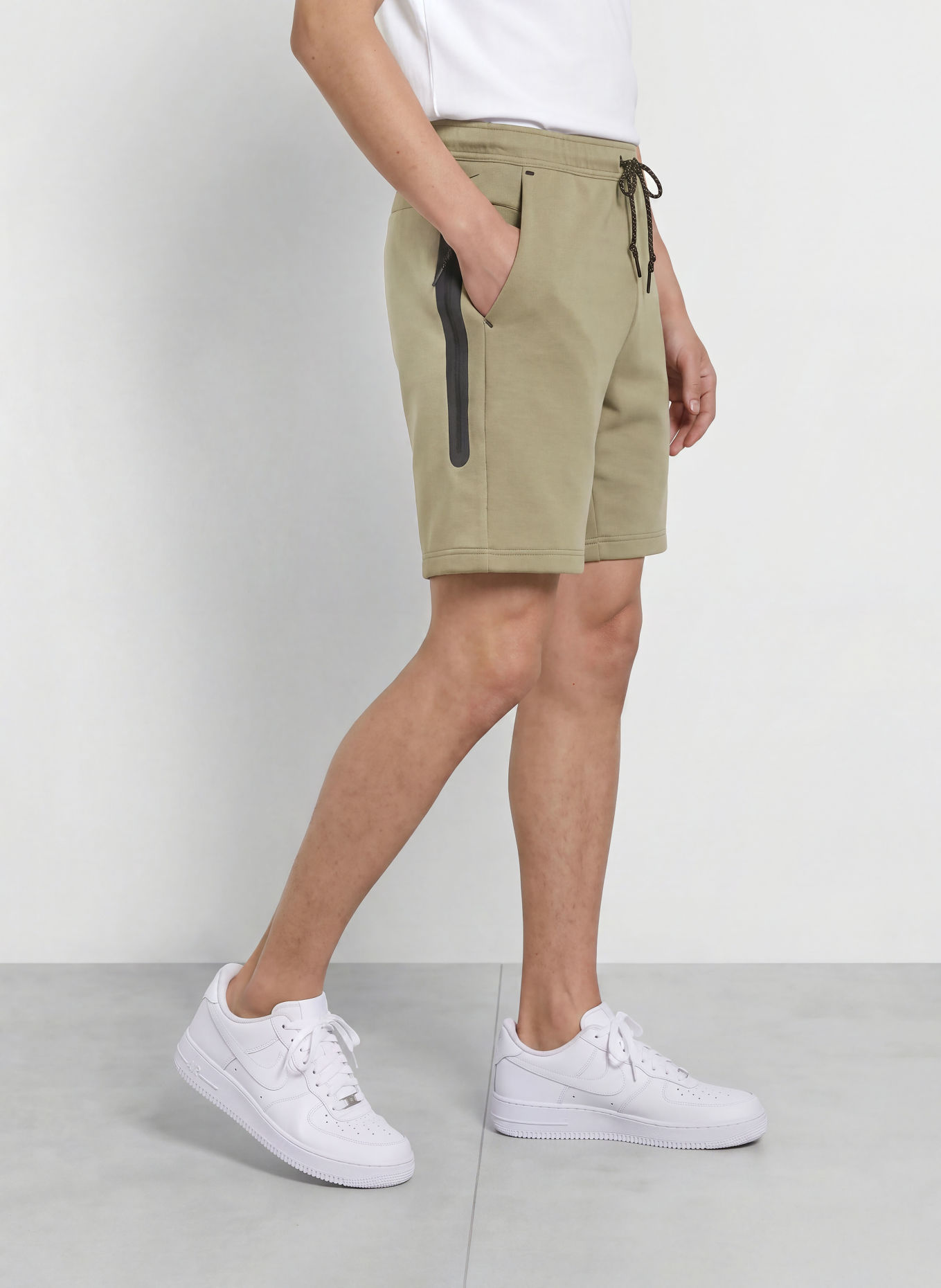 Nike Sweatshorts TECH: KHAKI