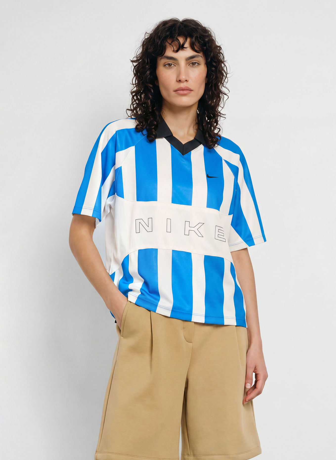 Nike T-Shirt SPORTSWEAR: BLAU / WEISS