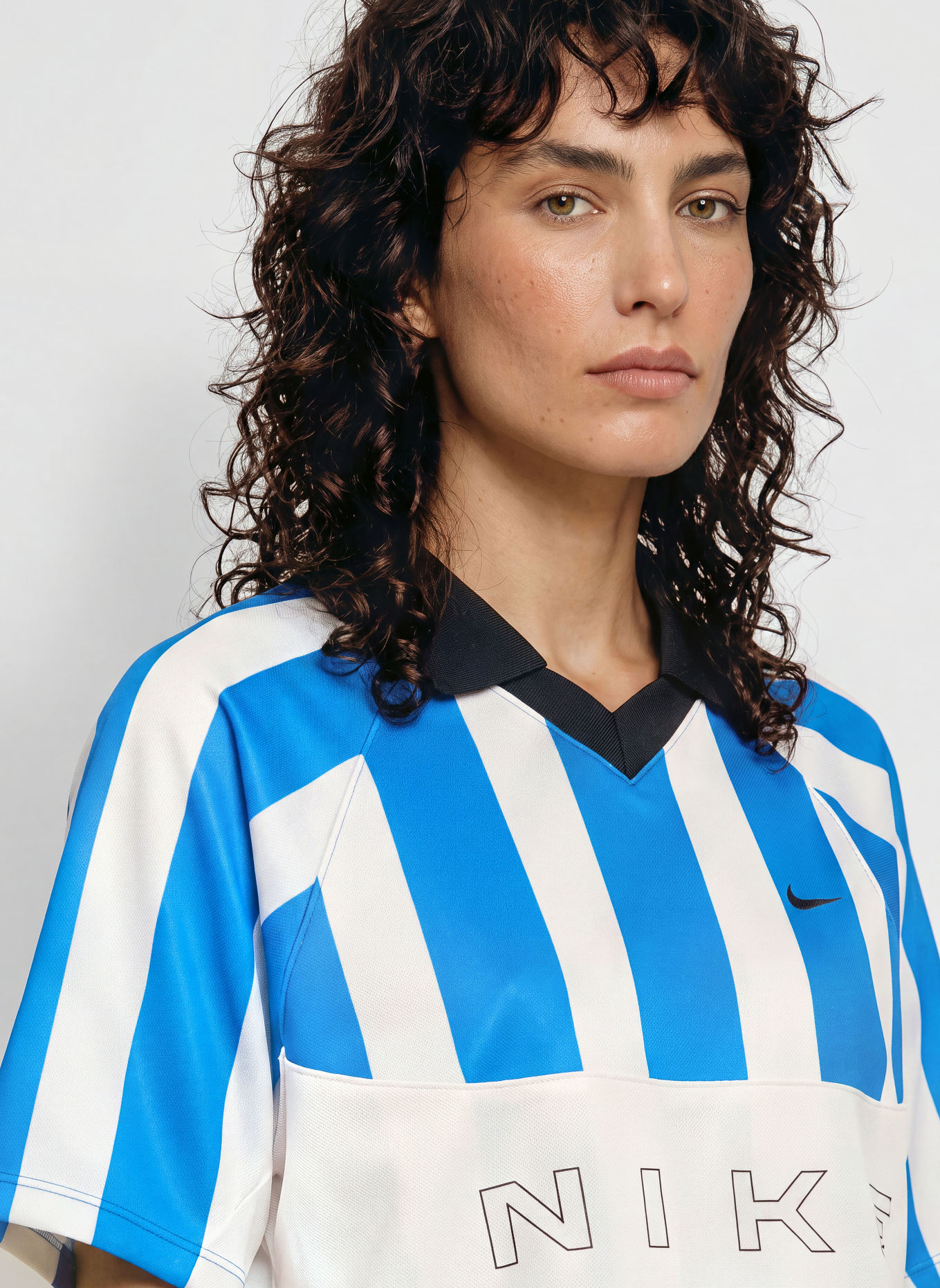Nike T-Shirt SPORTSWEAR: BLAU / WEISS