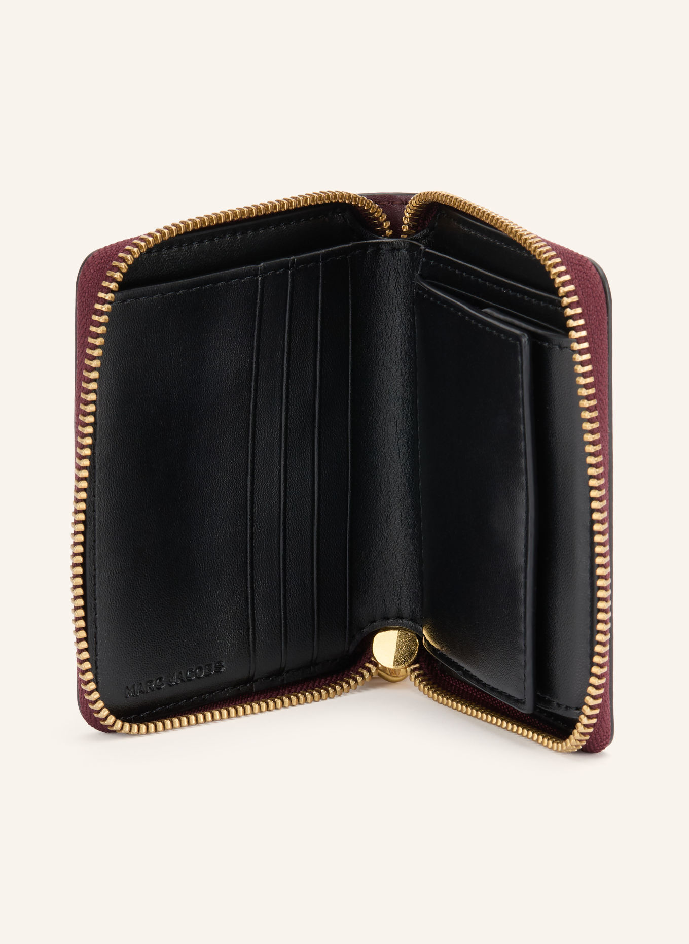 MARC JACOBS Portemonnee THE SCENE SLIM COMPACT WALLET: DONKERROOD / GOUD