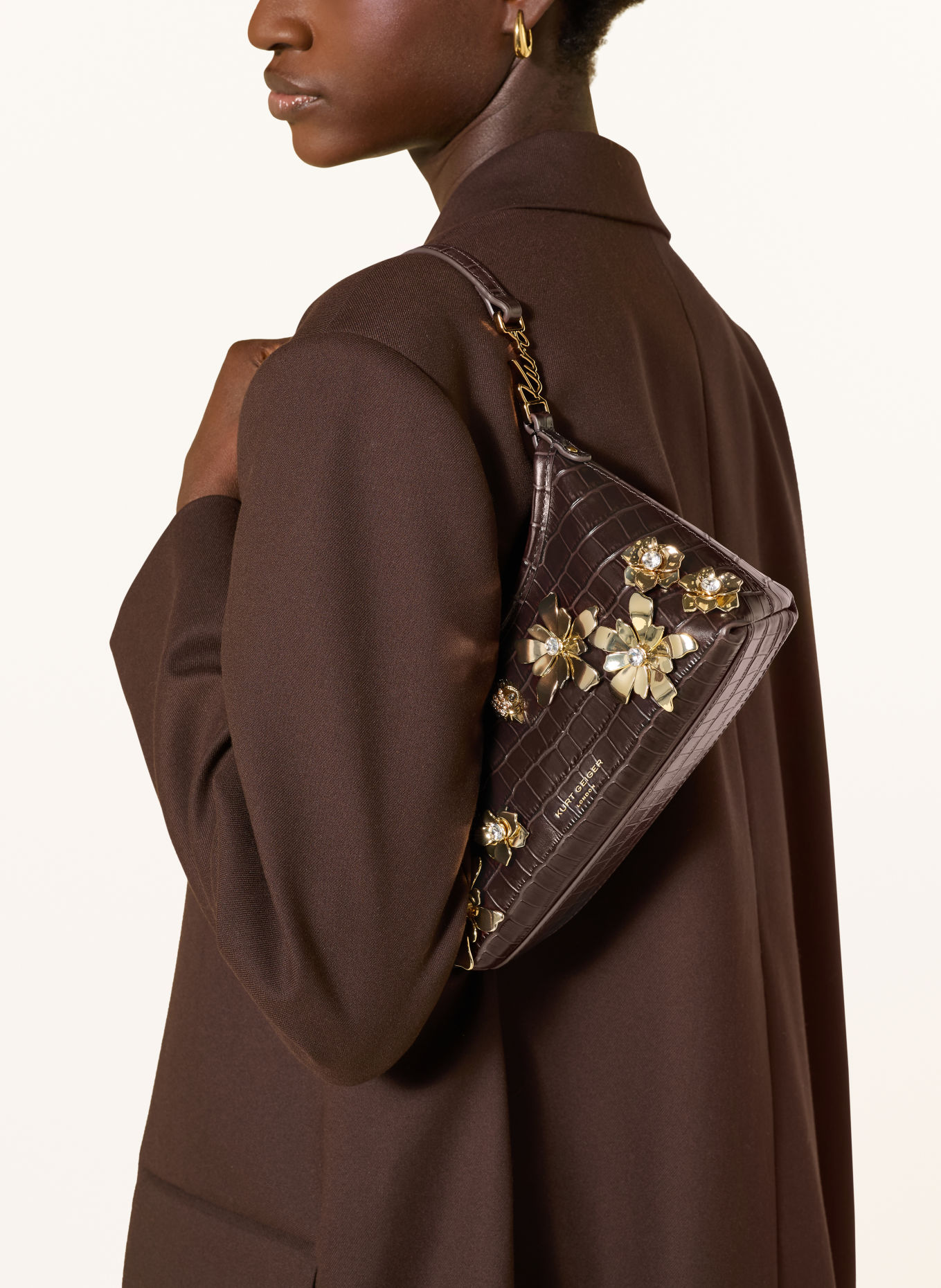 KURT GEIGER Schultertasche: DUNKELBRAUN / GOLD