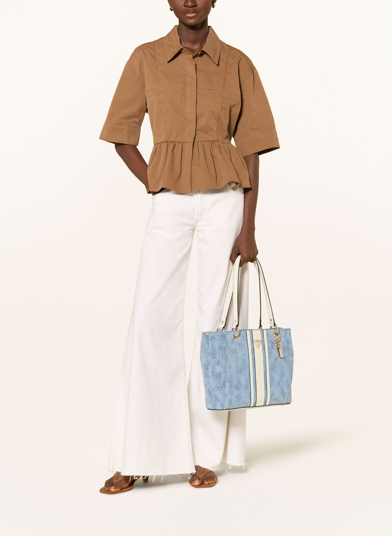 GUESS Shopper NOELLE: LYSEBLÅ / GULD / HVID