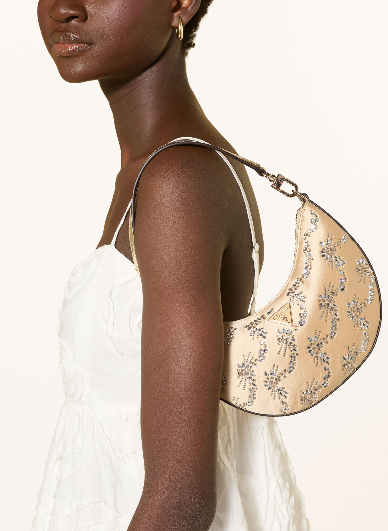 GUESS Handtasche TASMIN mit Schmucksteinen: GOLD / SILBER
