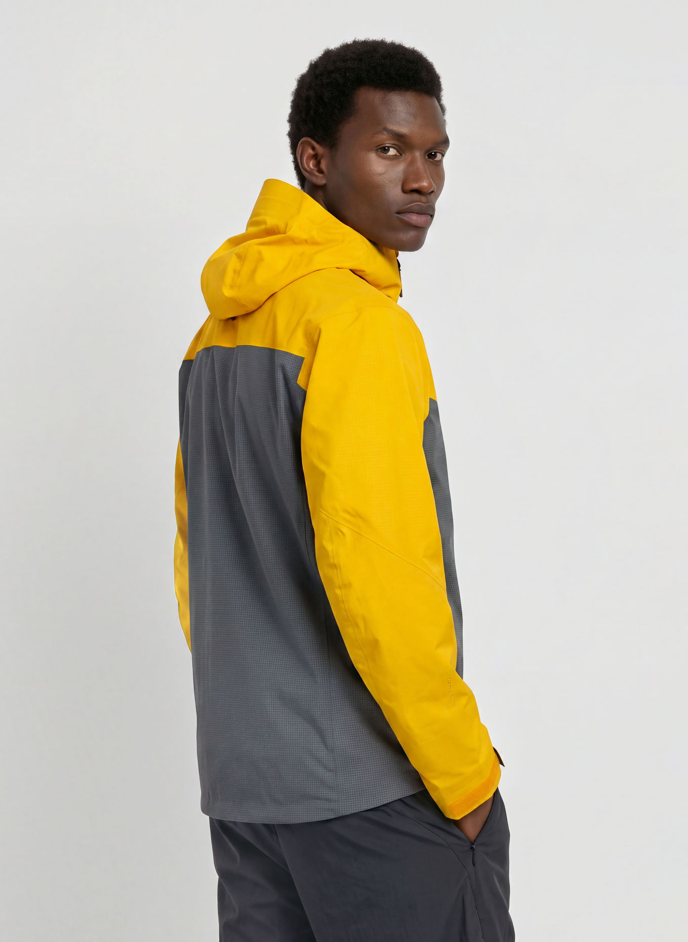 ARC'TERYX Hardshell-Jacke ALPHA: DUNKELGRAU / GELB