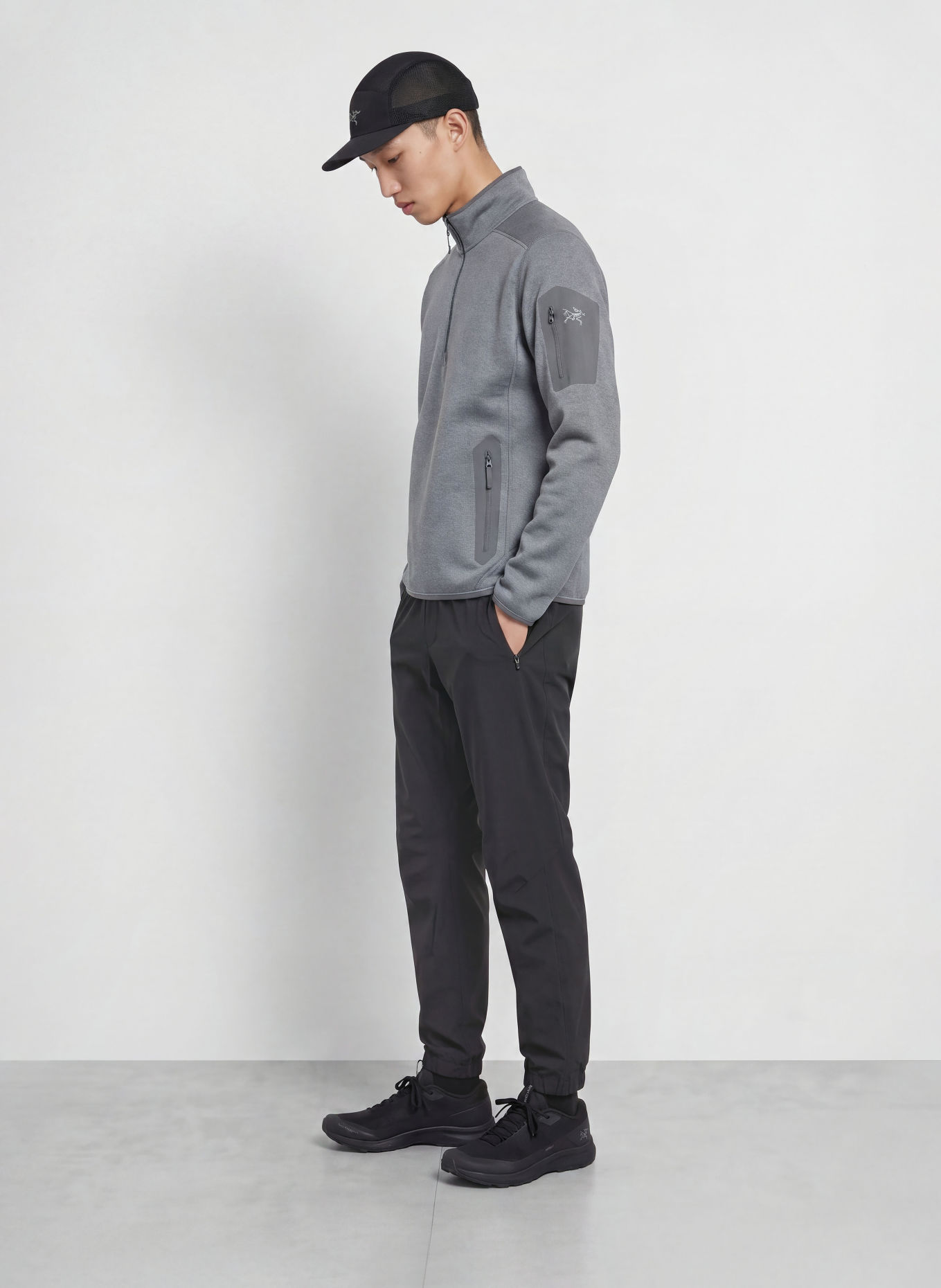 ARC'TERYX Pull col zippé COVERT: GRIS CLAIR
