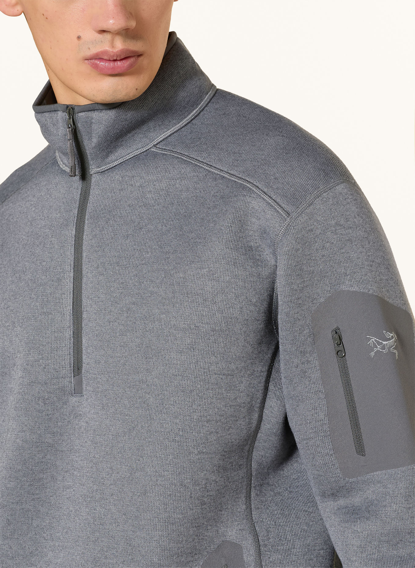 ARC'TERYX Pull col zippé COVERT: GRIS CLAIR