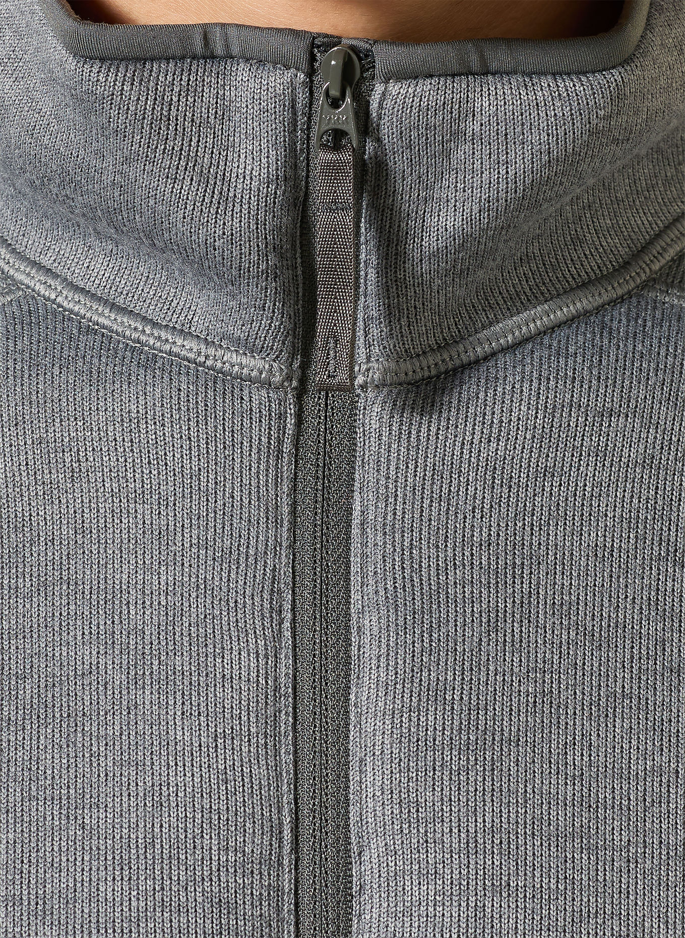 ARC'TERYX Pull col zippé COVERT: GRIS CLAIR