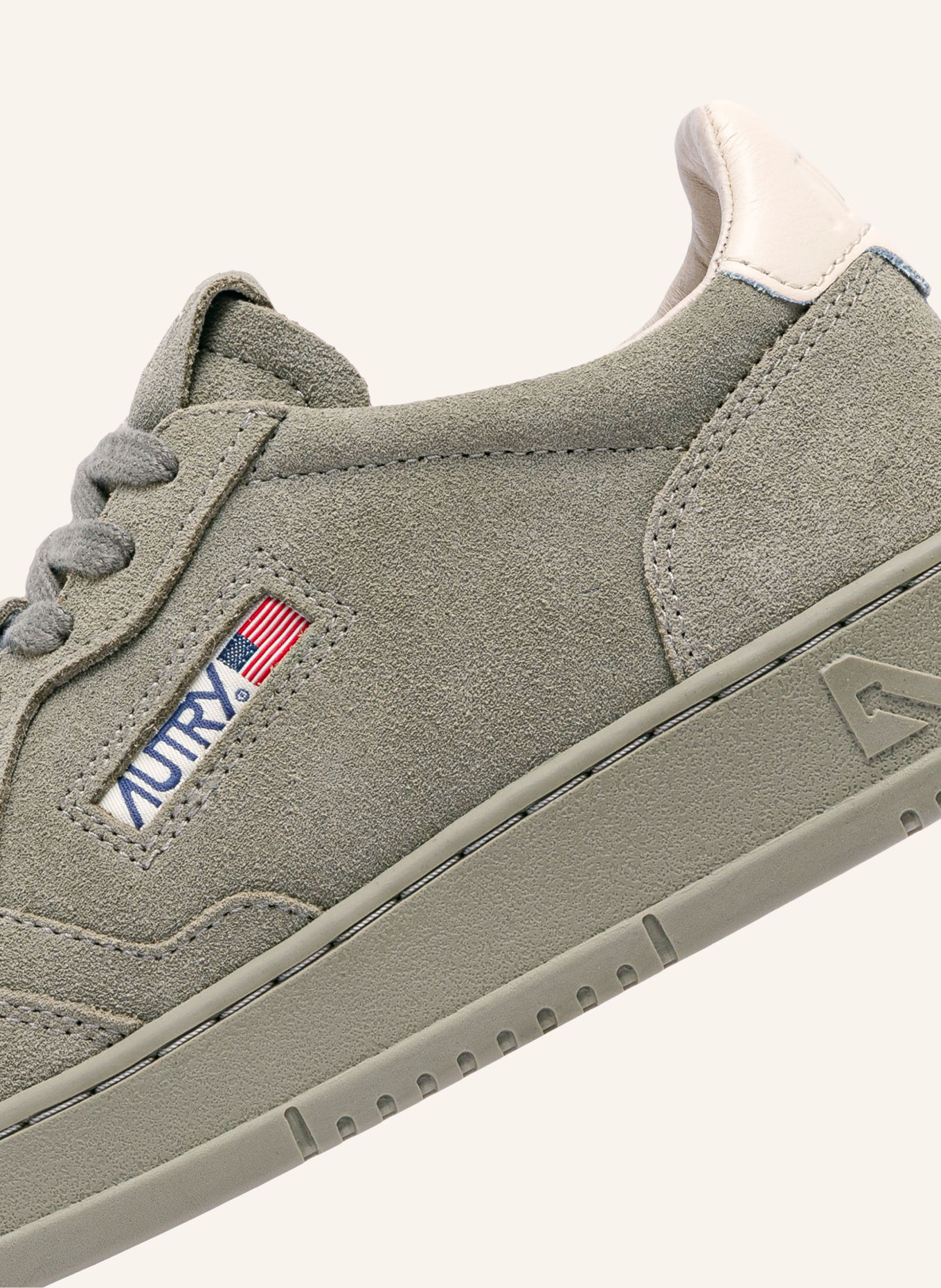 AUTRY Sneakers MEDALIST LOW: OLIJF / CRÈME
