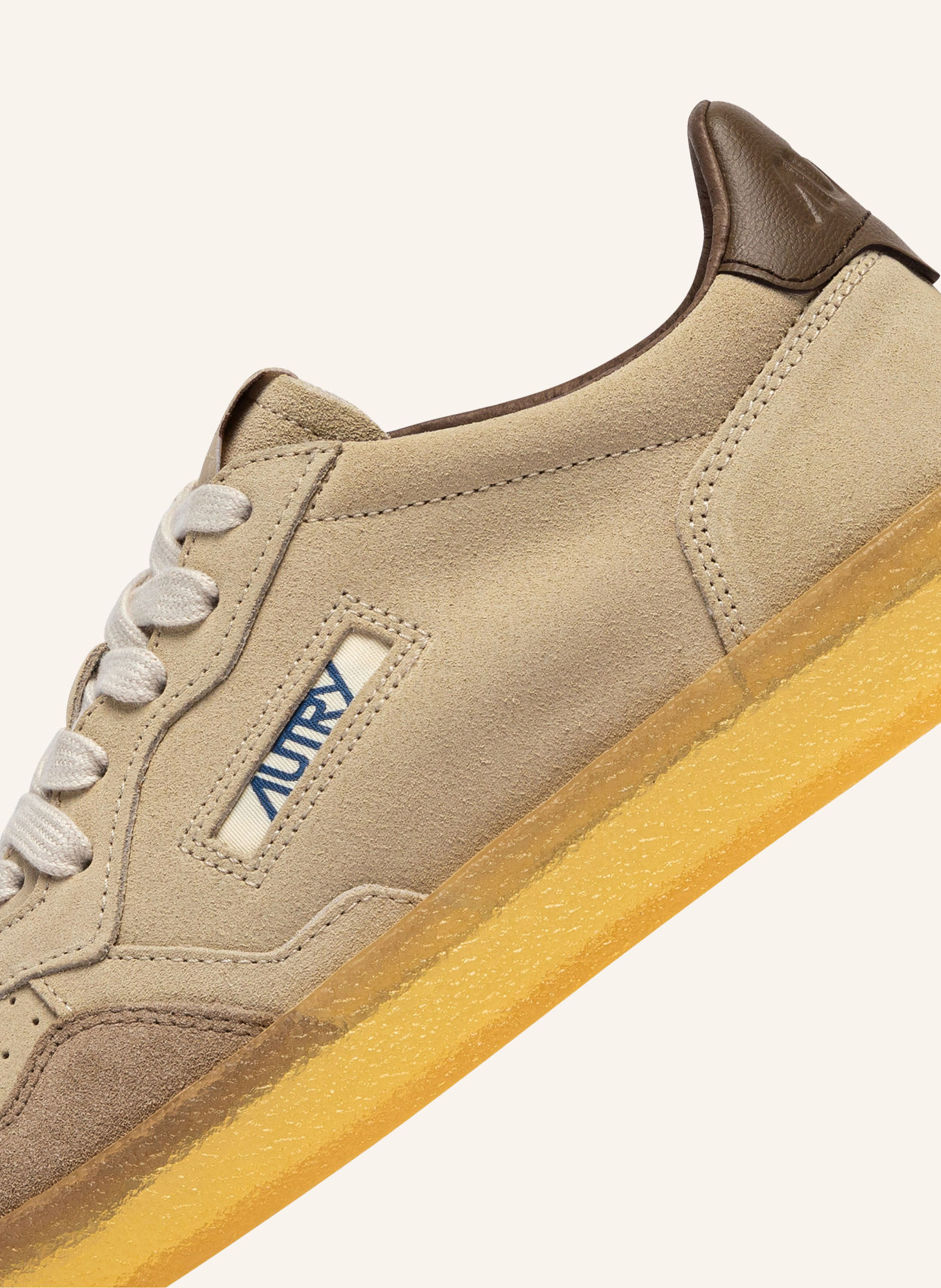 AUTRY Sneakers MEDALIST LOW: BEIGE / BRUIN