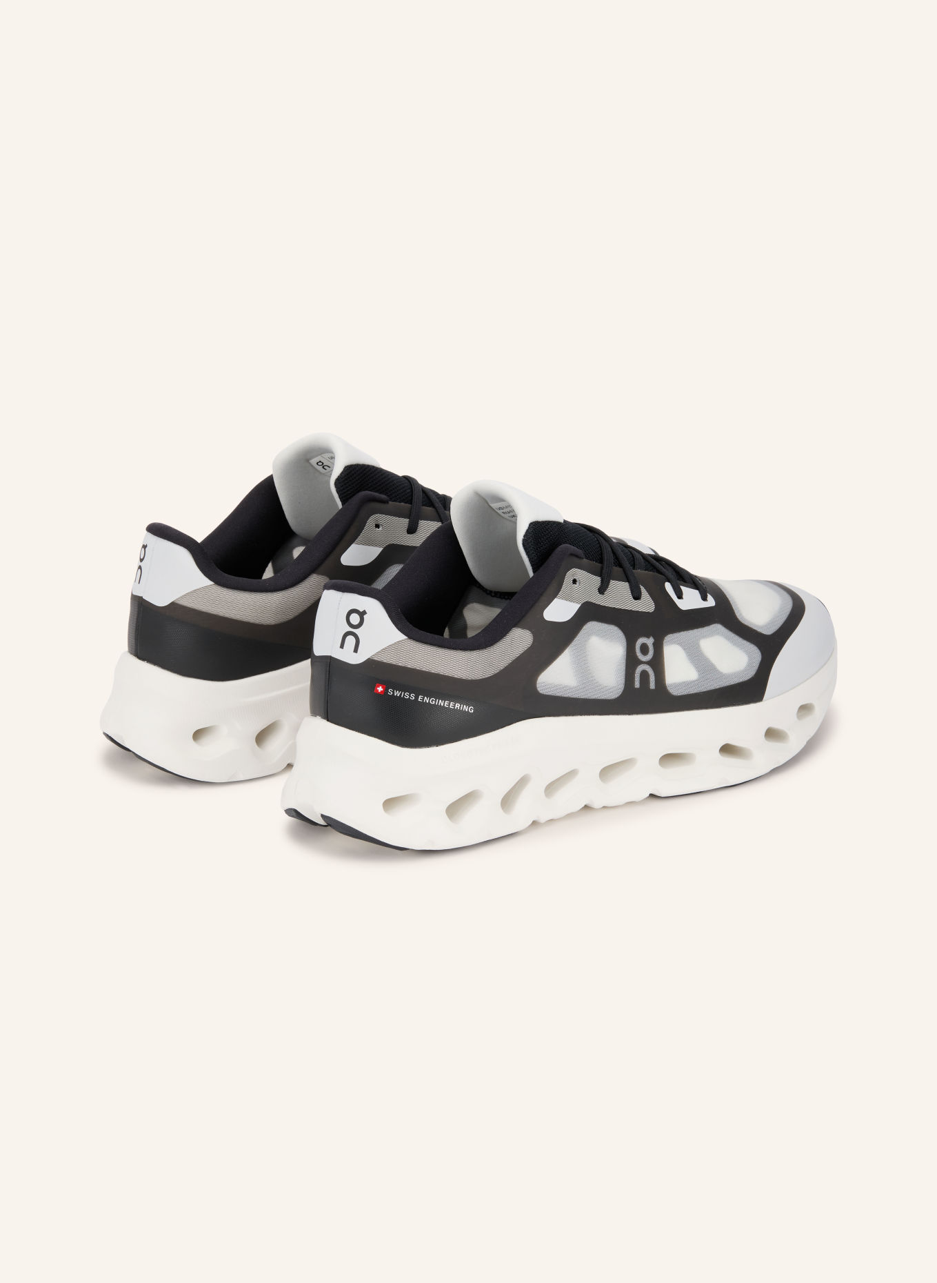 On Sneaker CLOUDTILT REMIX: SCHWARZ / WEISS