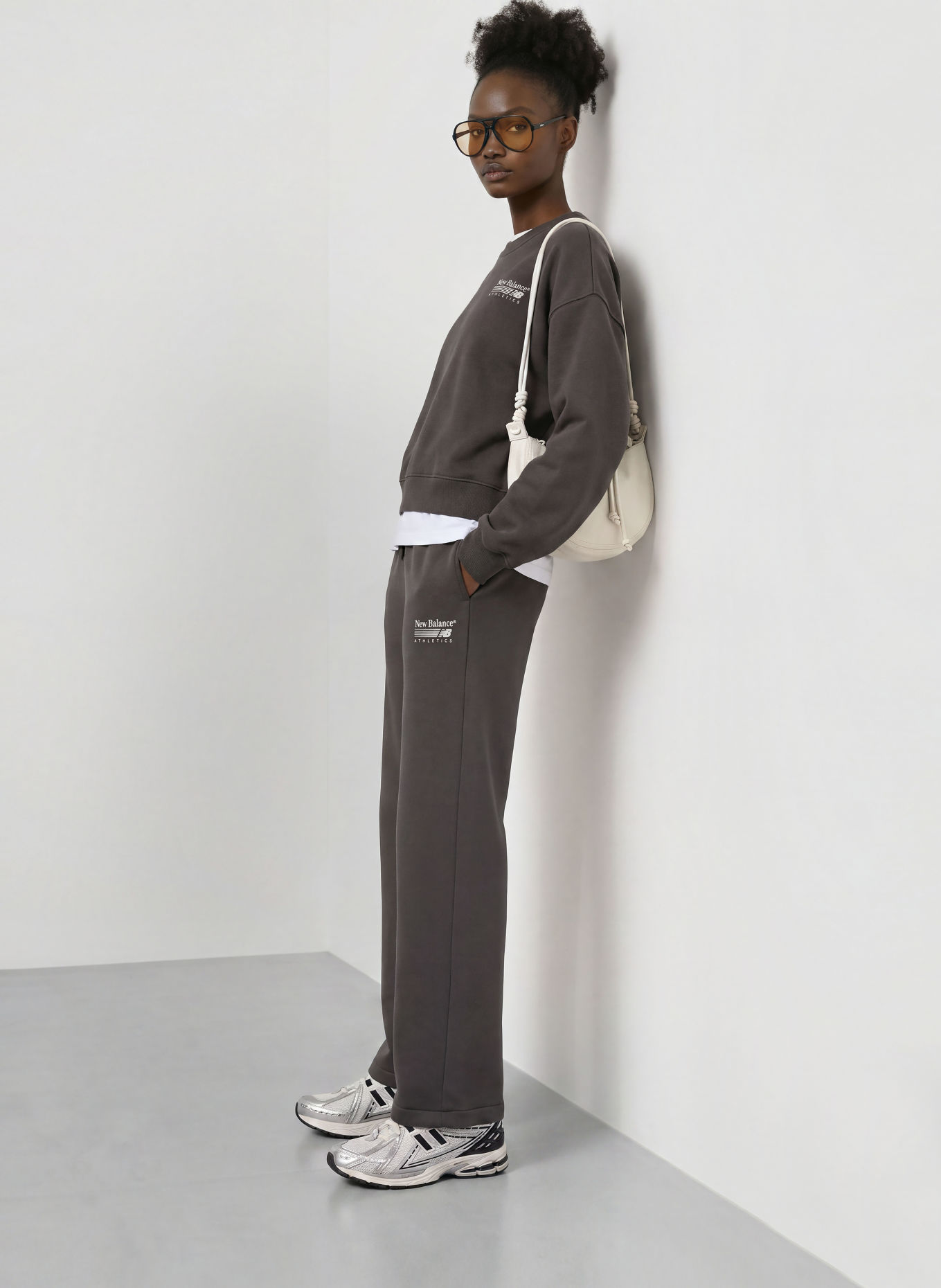 new balance Sweatpants: DUNKELGRAU