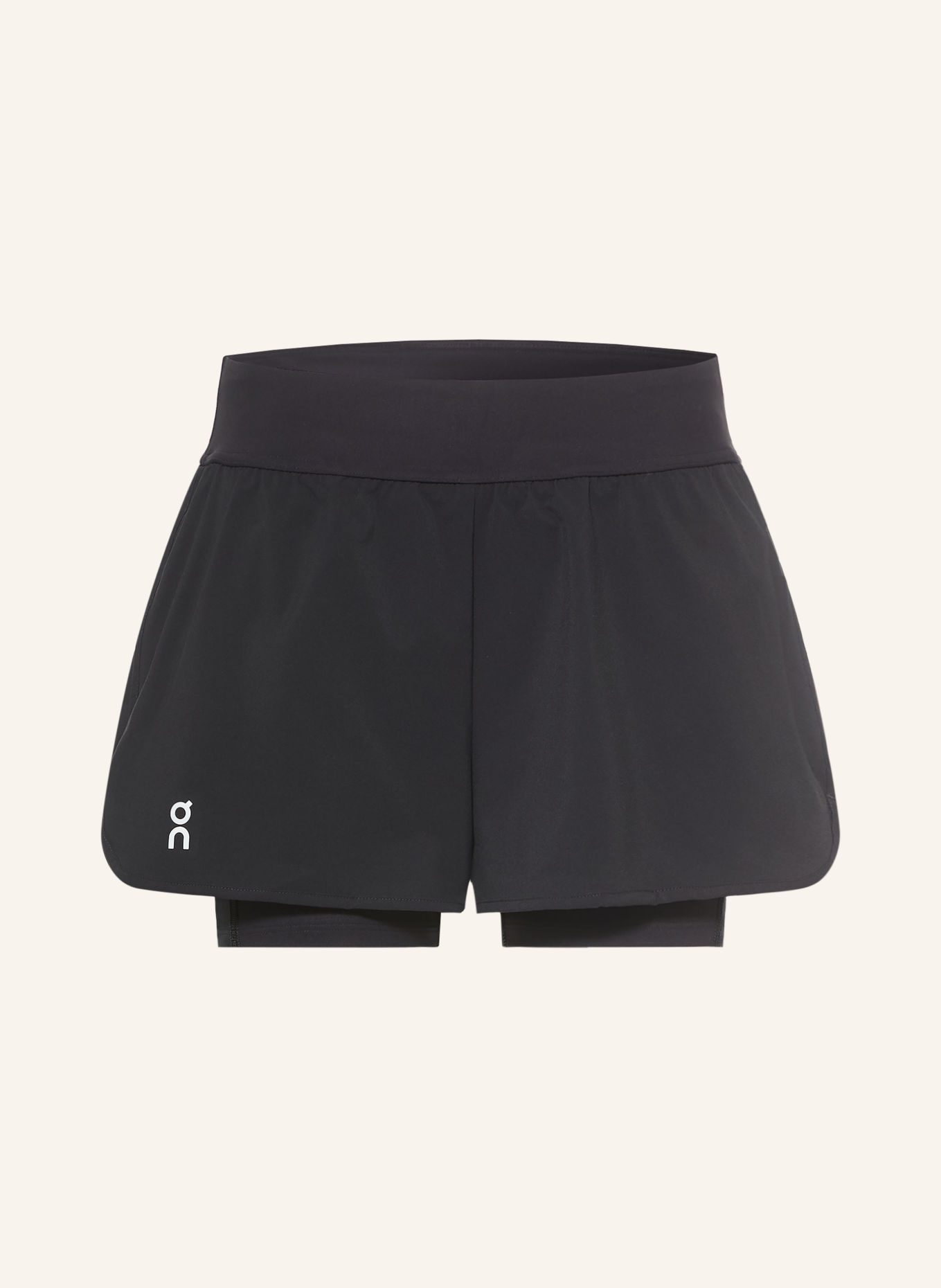 On 2-i-1-tennisshorts COURT: SVART