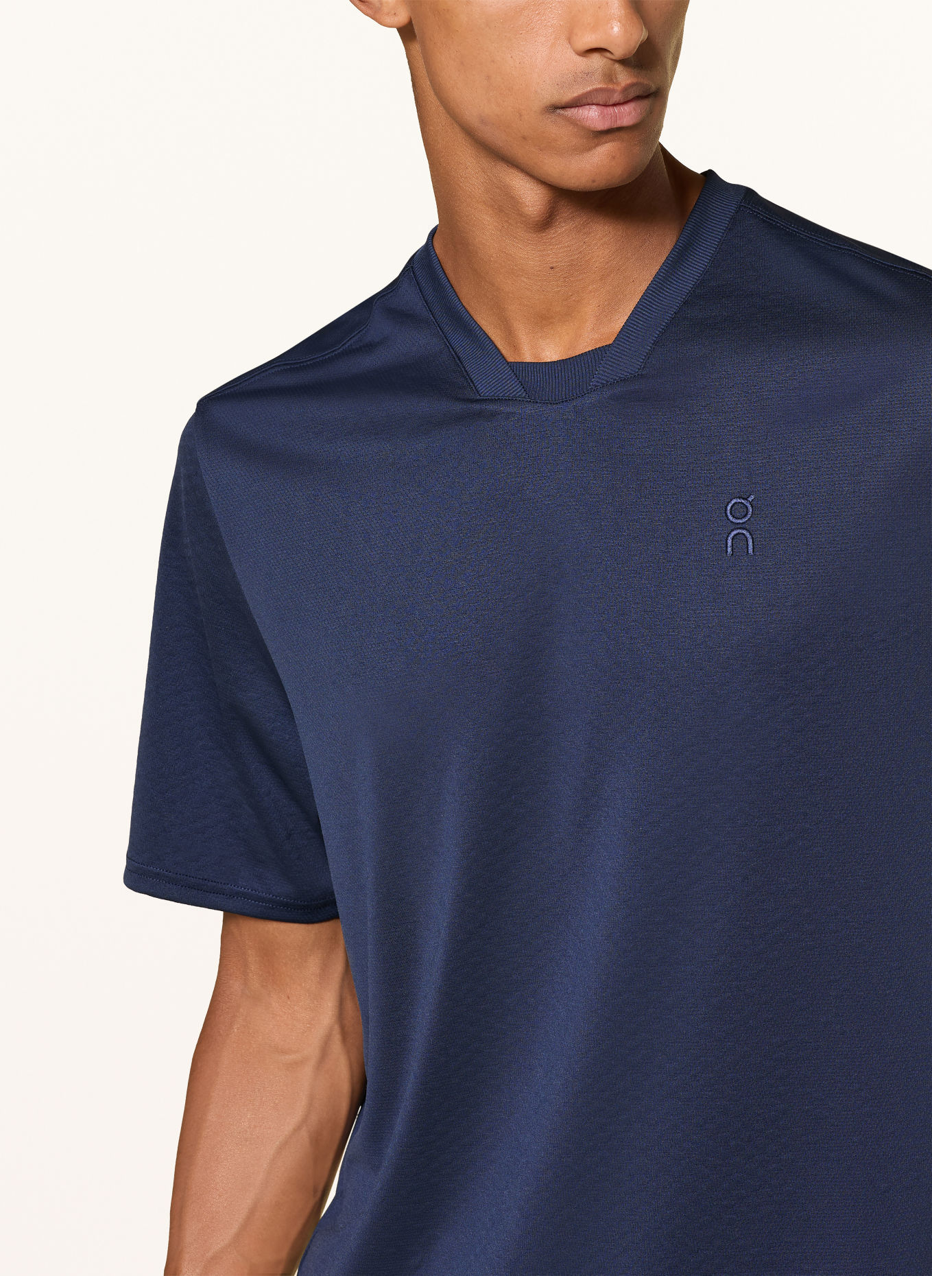 On Trainingsshirt COURT-T EDIT: DONKERBLAUW