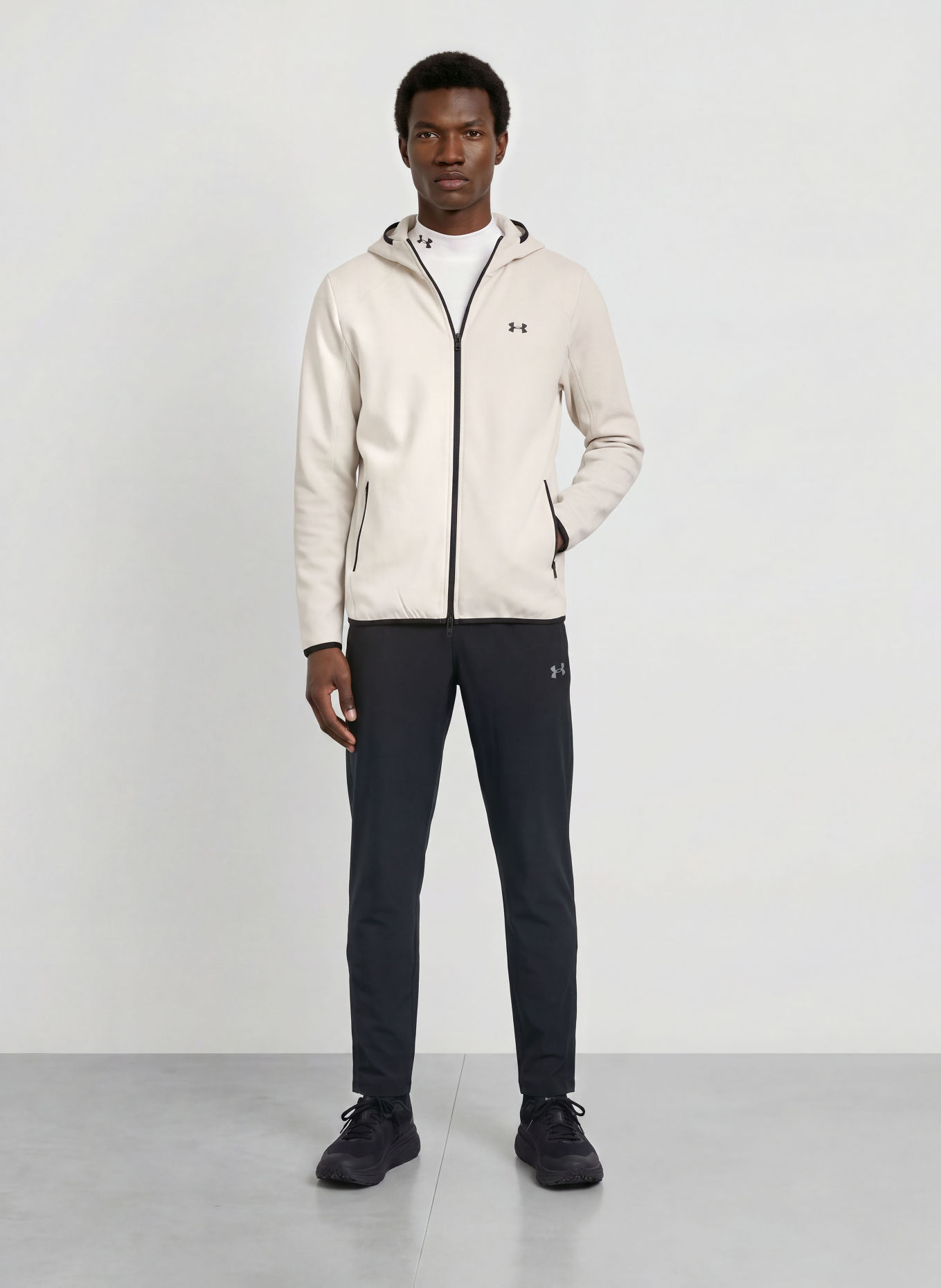 UNDER ARMOUR Sweatvest UA UNSTOPPABLE: CRÈME / ZWART