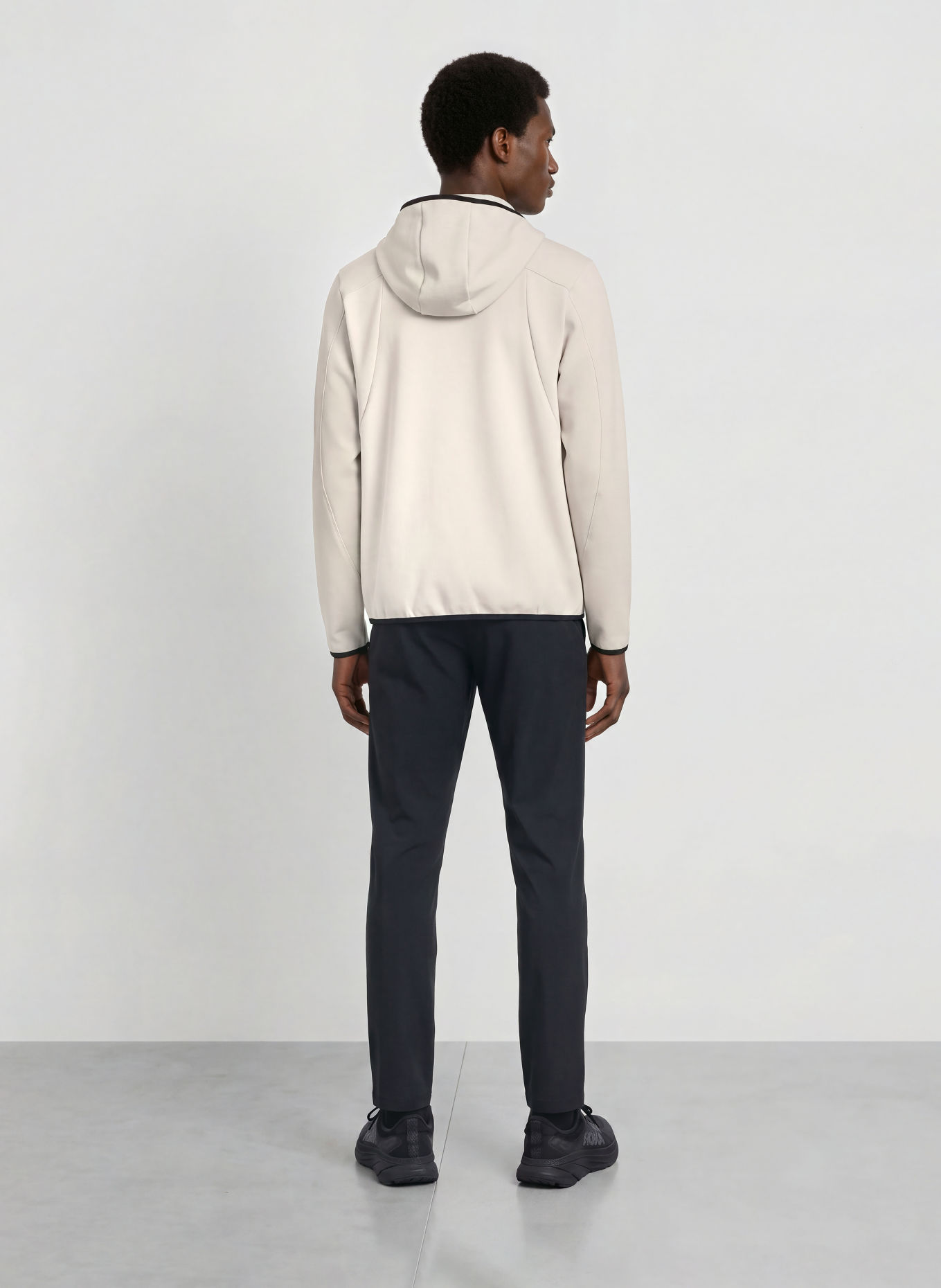UNDER ARMOUR Sweatvest UA UNSTOPPABLE: CRÈME / ZWART