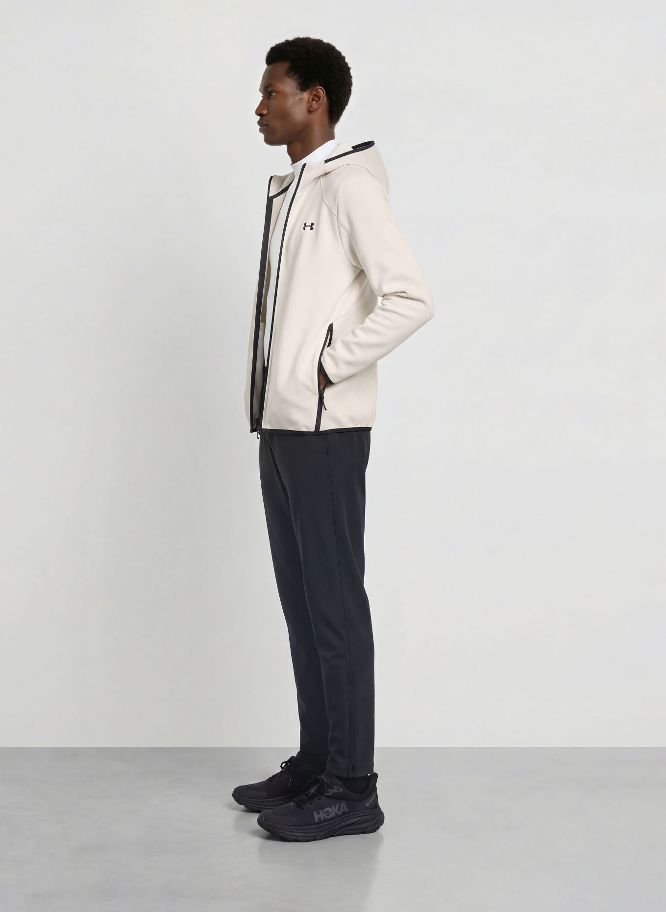 UNDER ARMOUR Sweatvest UA UNSTOPPABLE: CRÈME / ZWART
