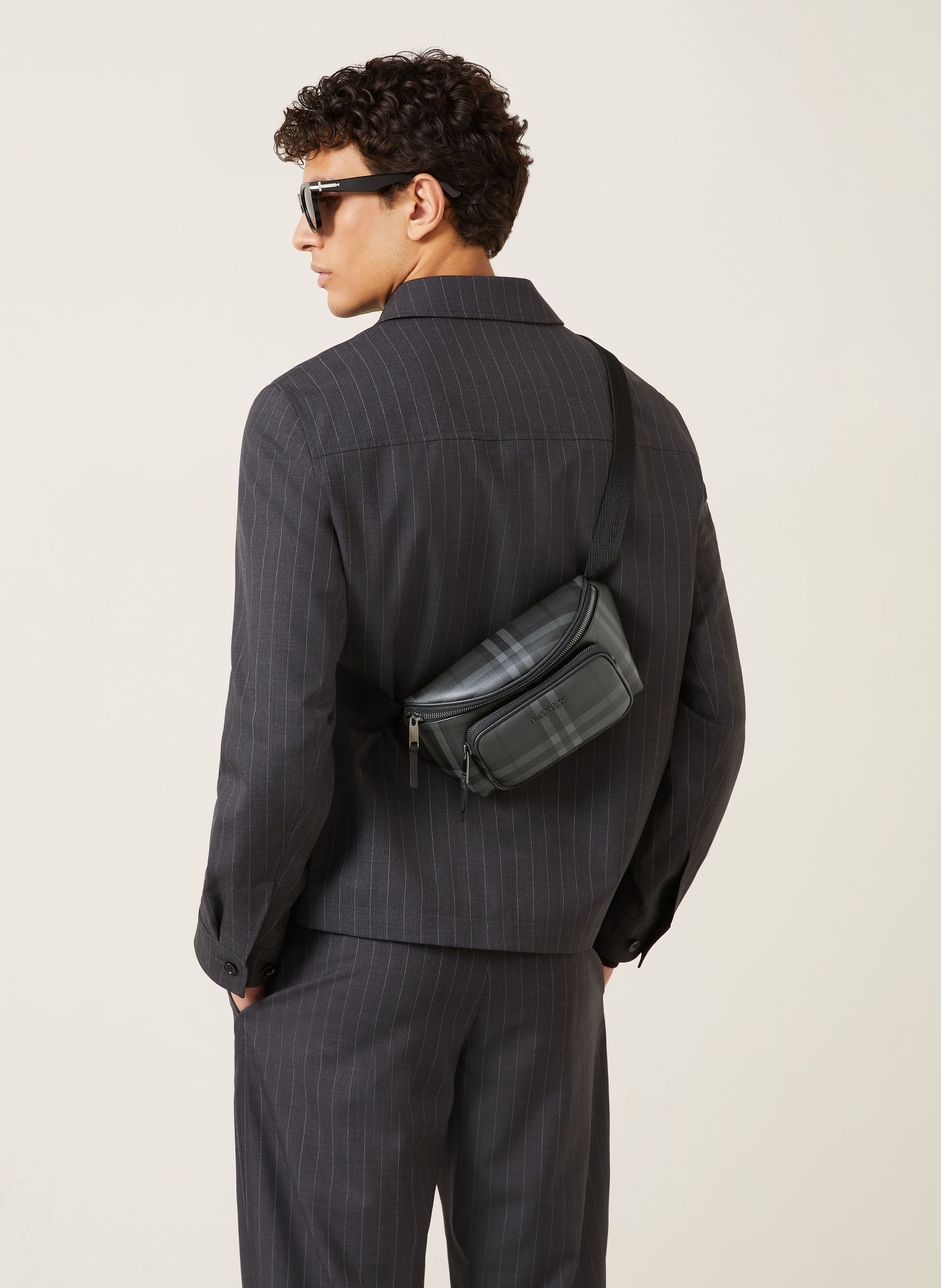 BURBERRY IRON Belt bag: DARK GRAY / BLACK