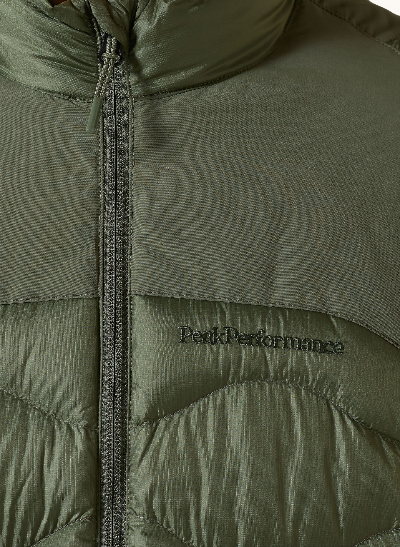 Peak Performance Doudoune légère HELIUM NOVA: OLIVE