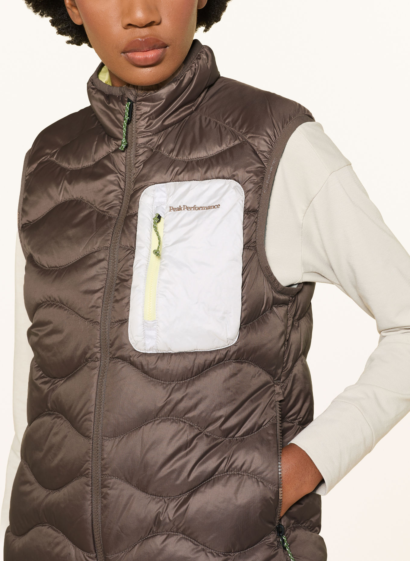 Peak Performance Lichtgewicht Donzen bodywarmer HELIUM: BRUIN / LICHTGRIJS / LICHTGEEL