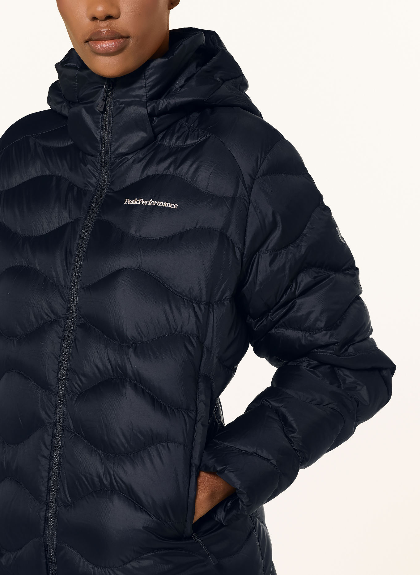 Peak Performance Doudoune légère HELIUM avec capuche amovible: NOIR / BLANC