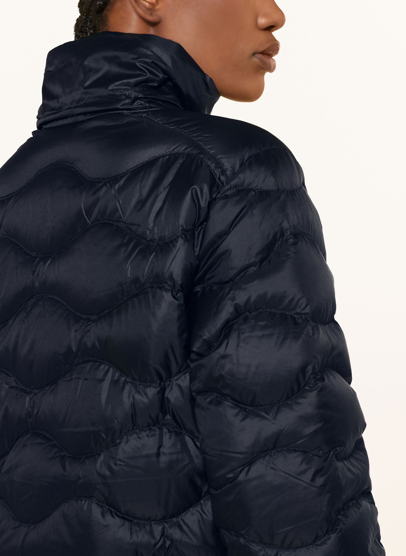 Peak Performance Doudoune légère HELIUM avec capuche amovible: NOIR / BLANC
