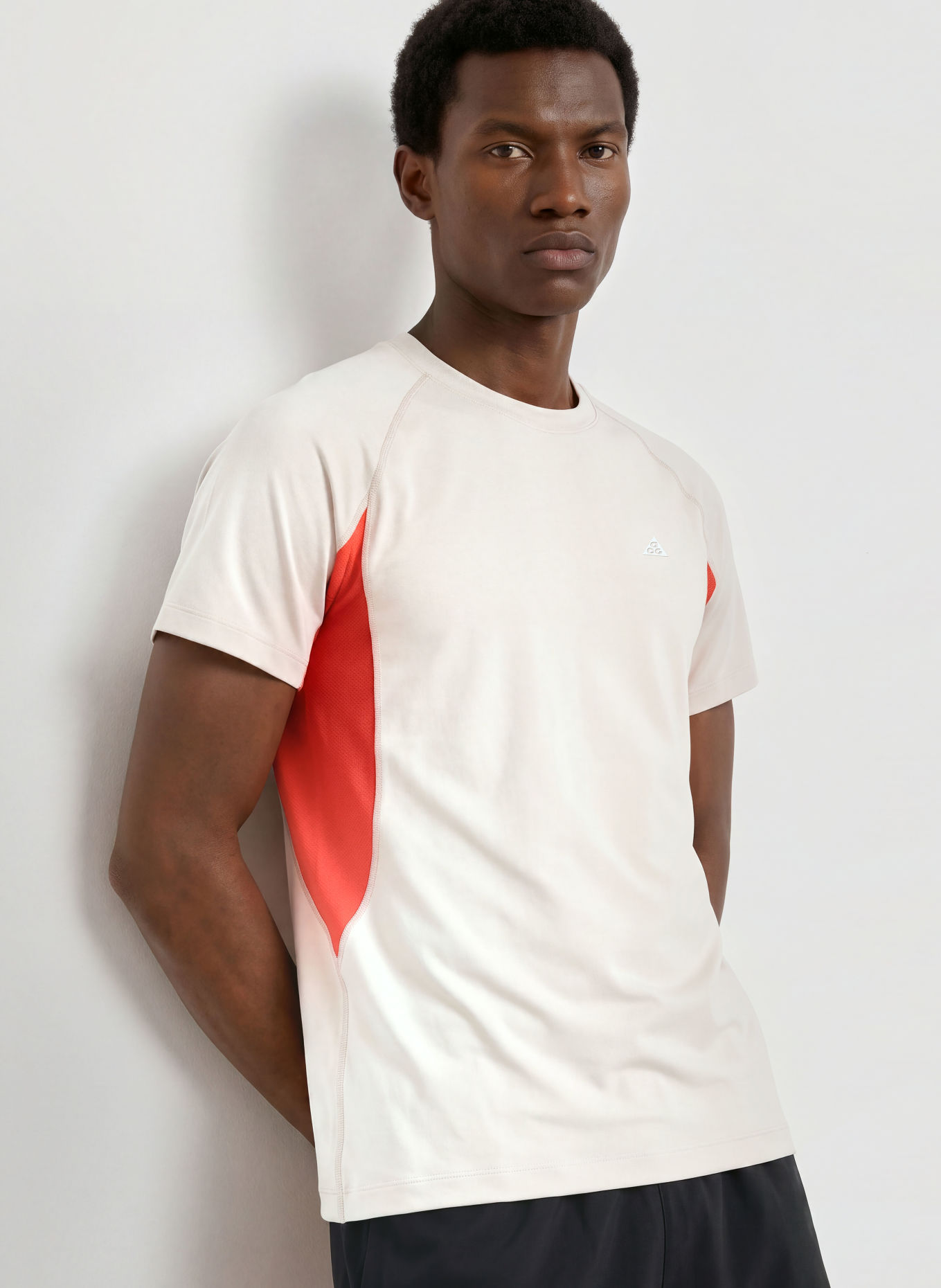 Nike Trainingsshirt ACG WILDSEE: CRÈME / ROOD