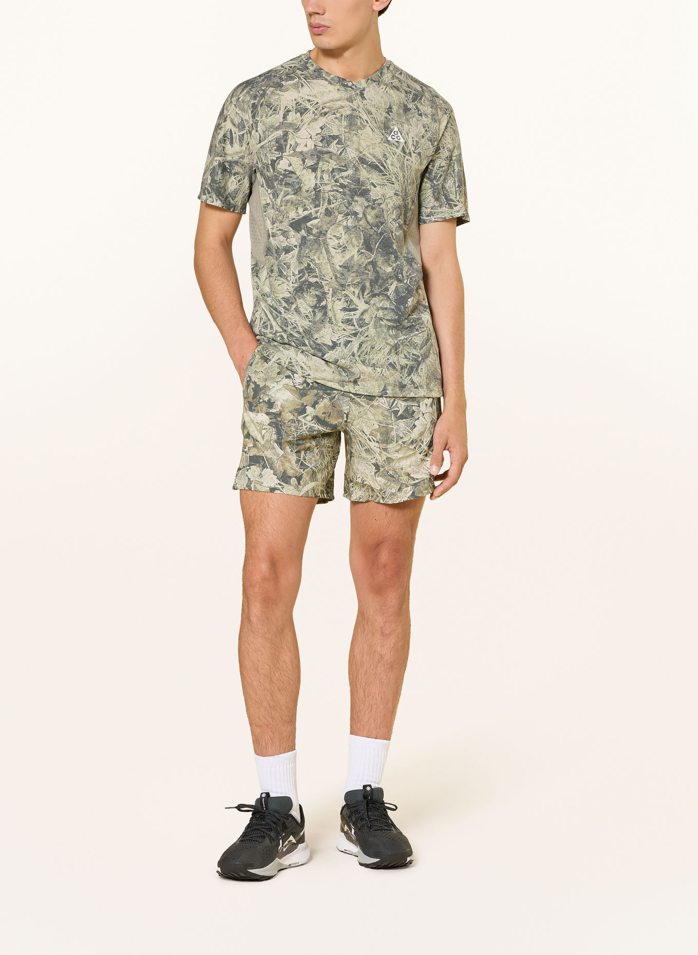 Nike 2-in-1-Laufshorts ACG CHAMO CAMO: OLIV / KHAKI / HELLGRÜN