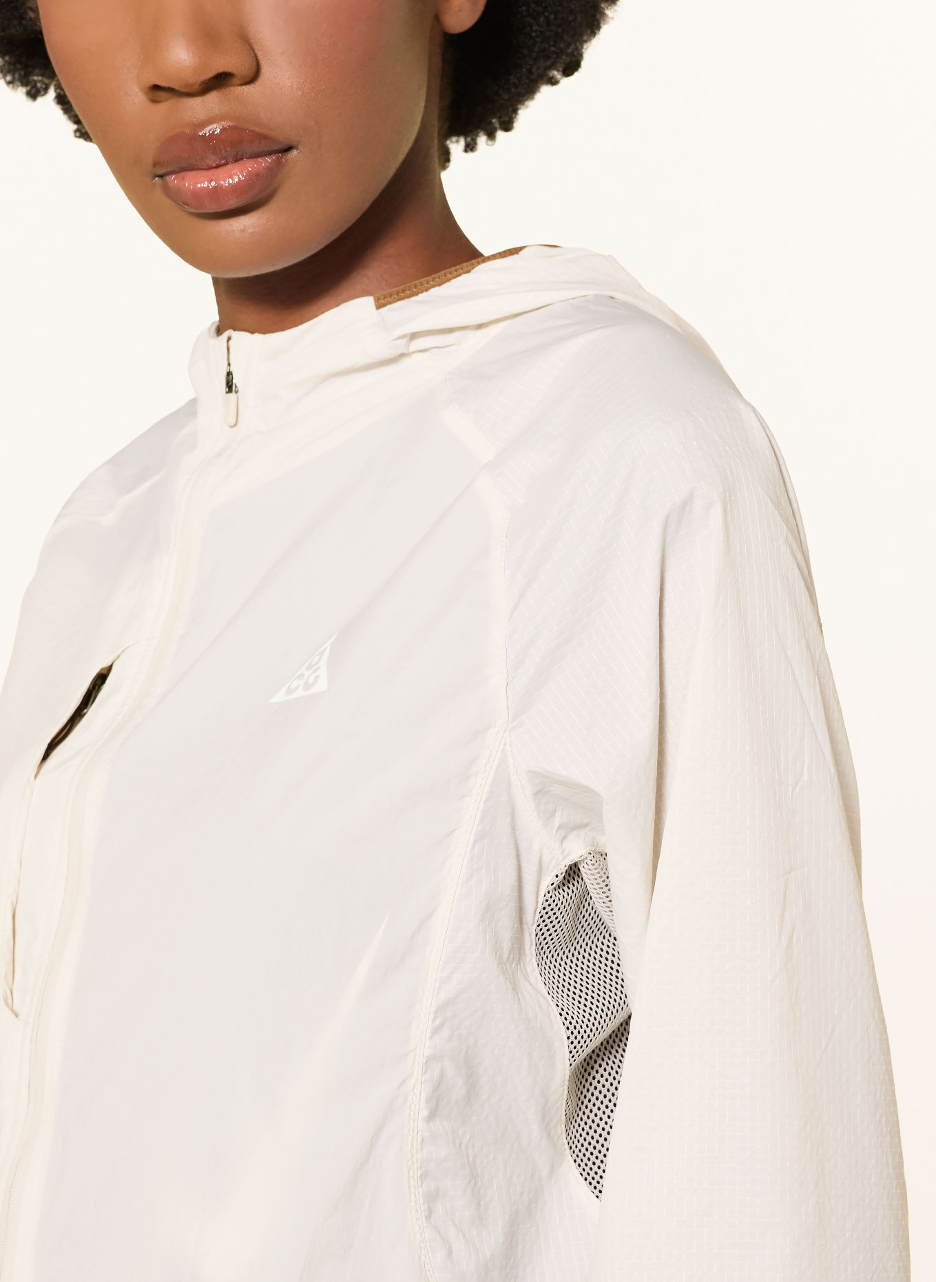 Nike Jachetă de alergare ACG AIREEZ: CREM