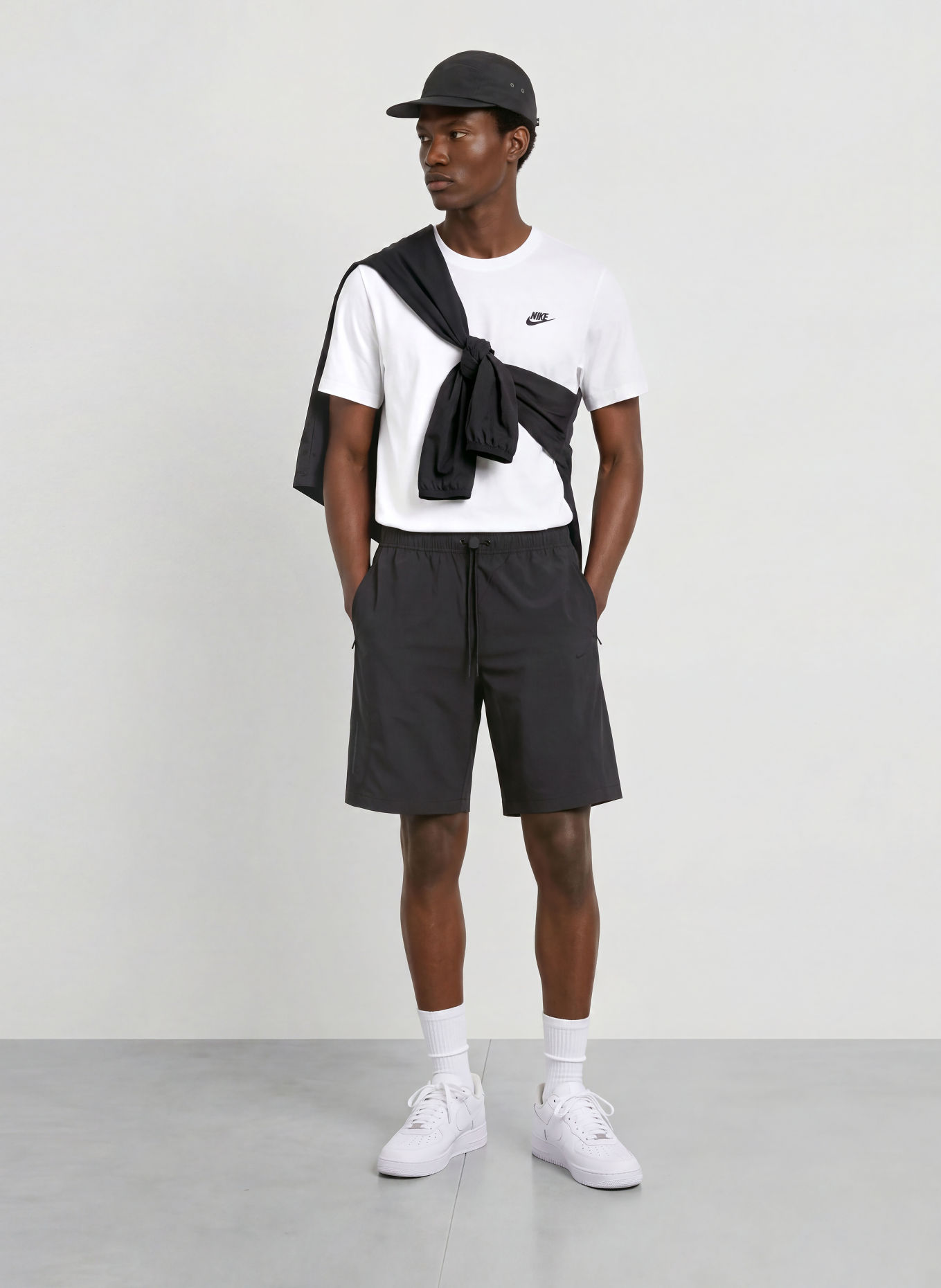 Nike Shorts TECH HELIOS: SCHWARZ