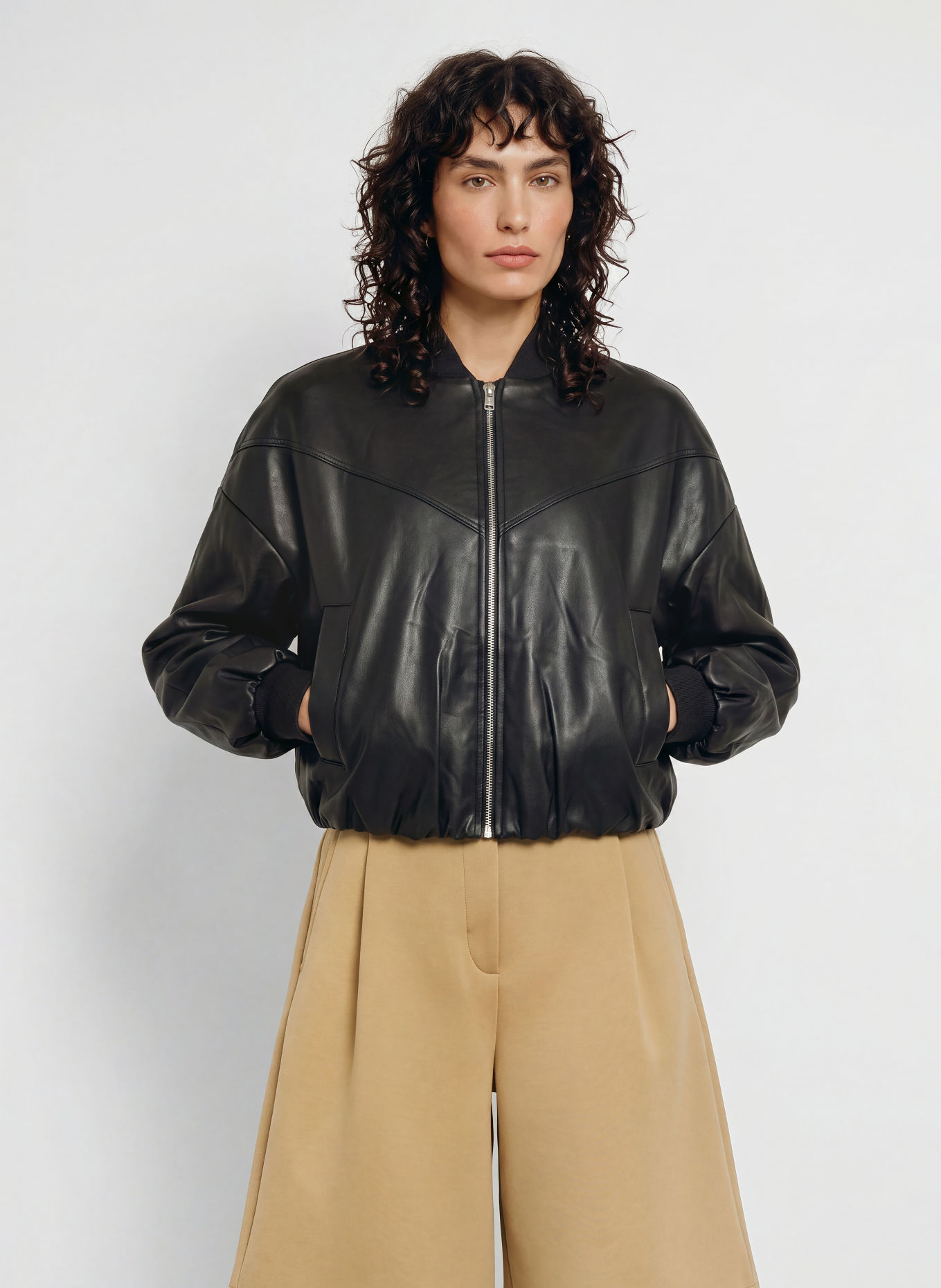 Nike Jacheta PLEATHER BOMBER cu aspect de piele: NEGRU