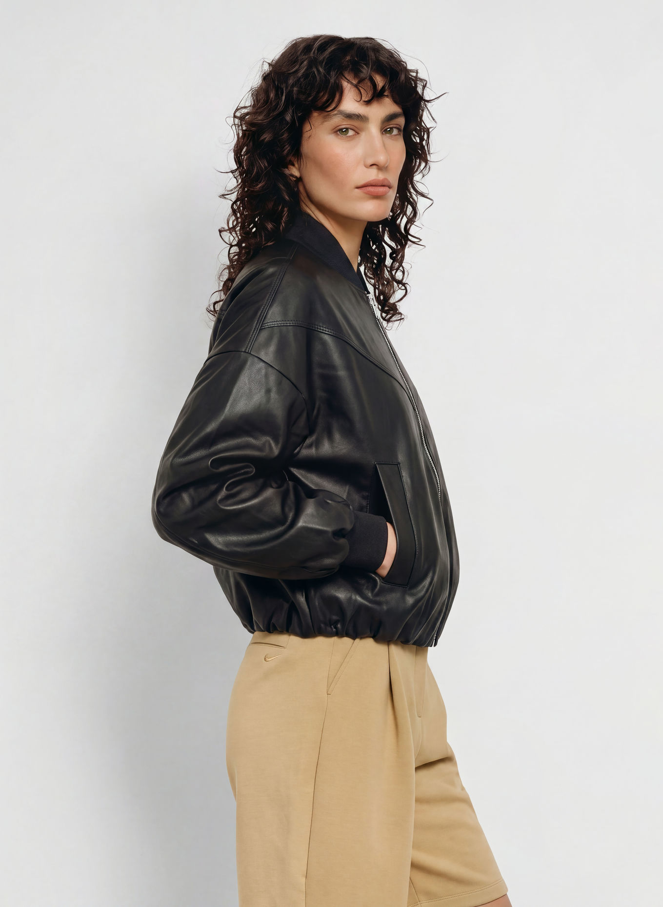 Nike Jacheta PLEATHER BOMBER cu aspect de piele: NEGRU
