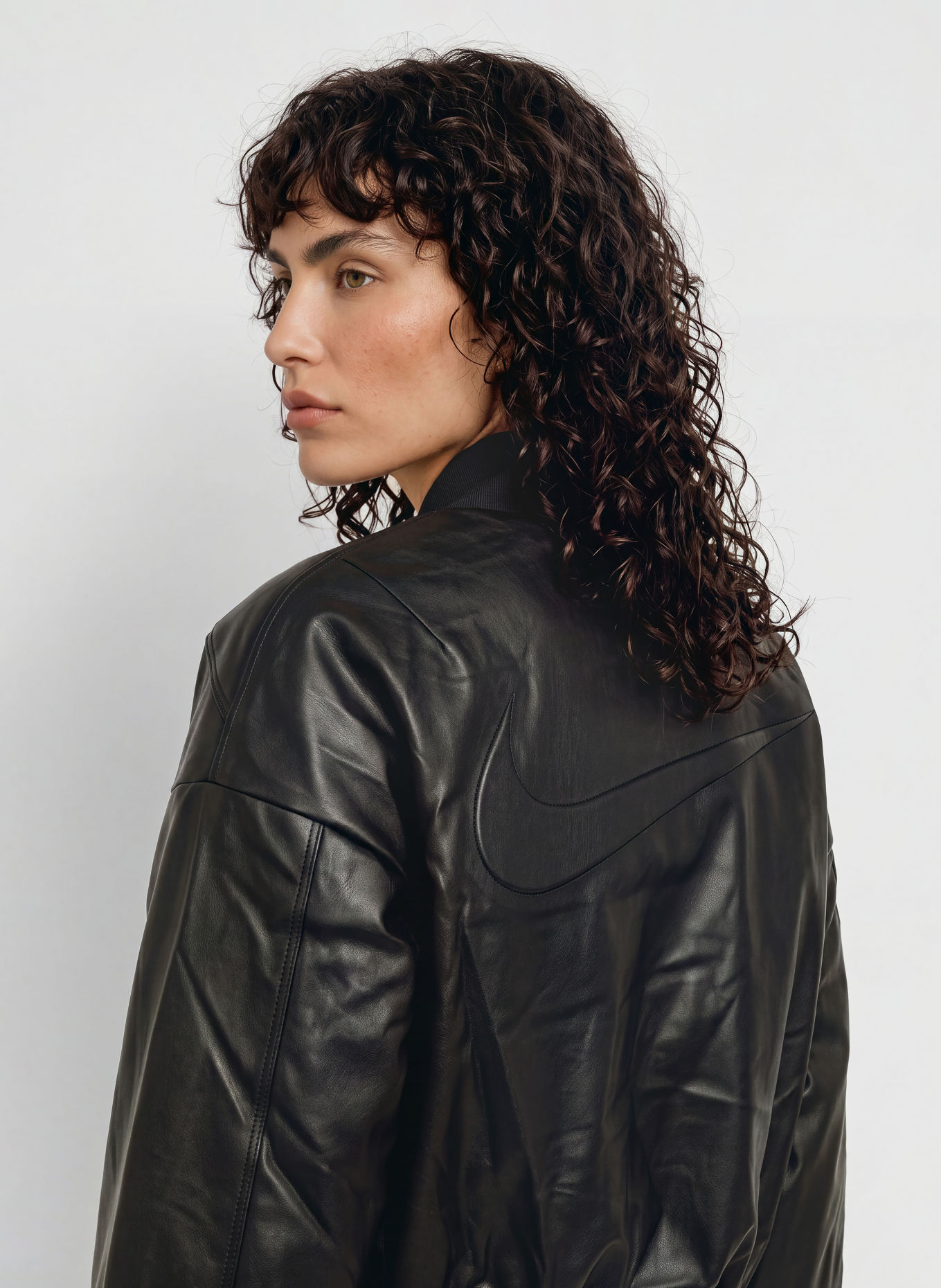 Nike Jacheta PLEATHER BOMBER cu aspect de piele: NEGRU