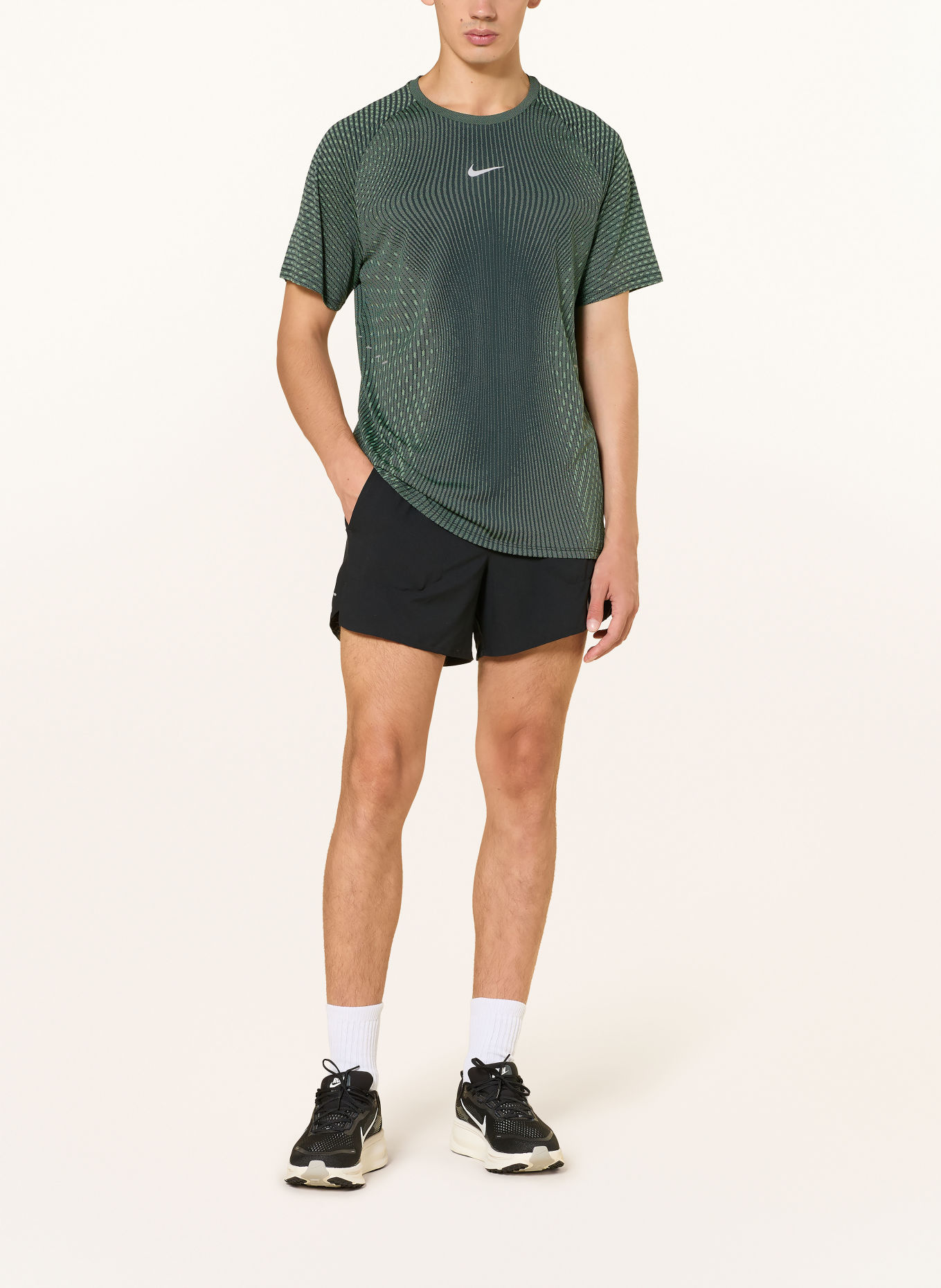 Nike Tricou funcțional STRIDE AERO-FIT: VERDE ÎNCHIS / VERDE DESCHIS